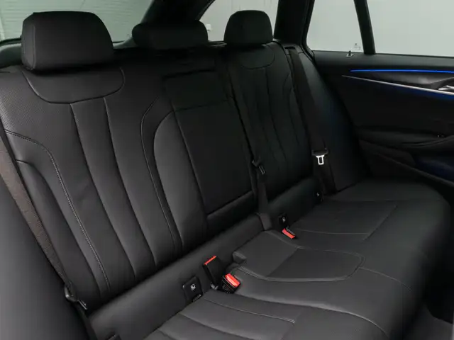 BMW 5 Series view 29