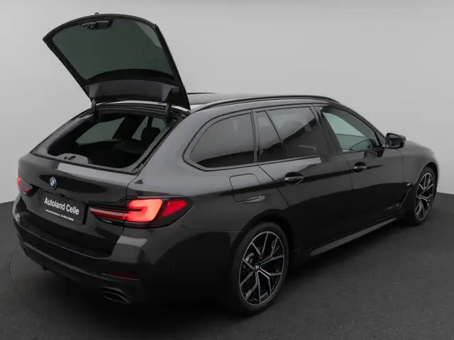 BMW 5 Series view 14