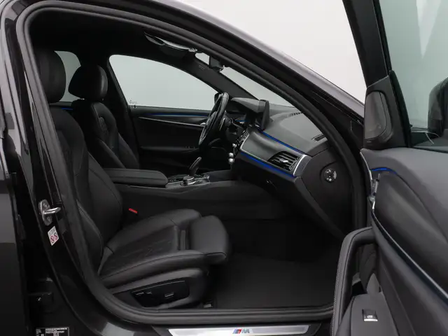 BMW 5 Series view 25