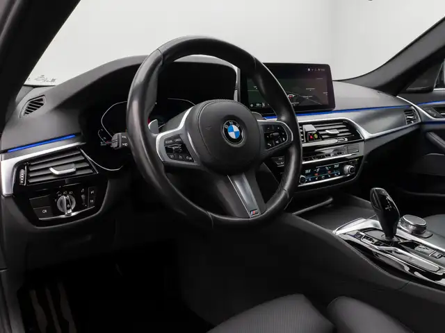 BMW 5 Series view 21