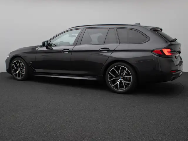 BMW 5 Series view 10