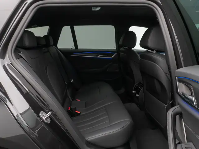 BMW 5 Series view 27