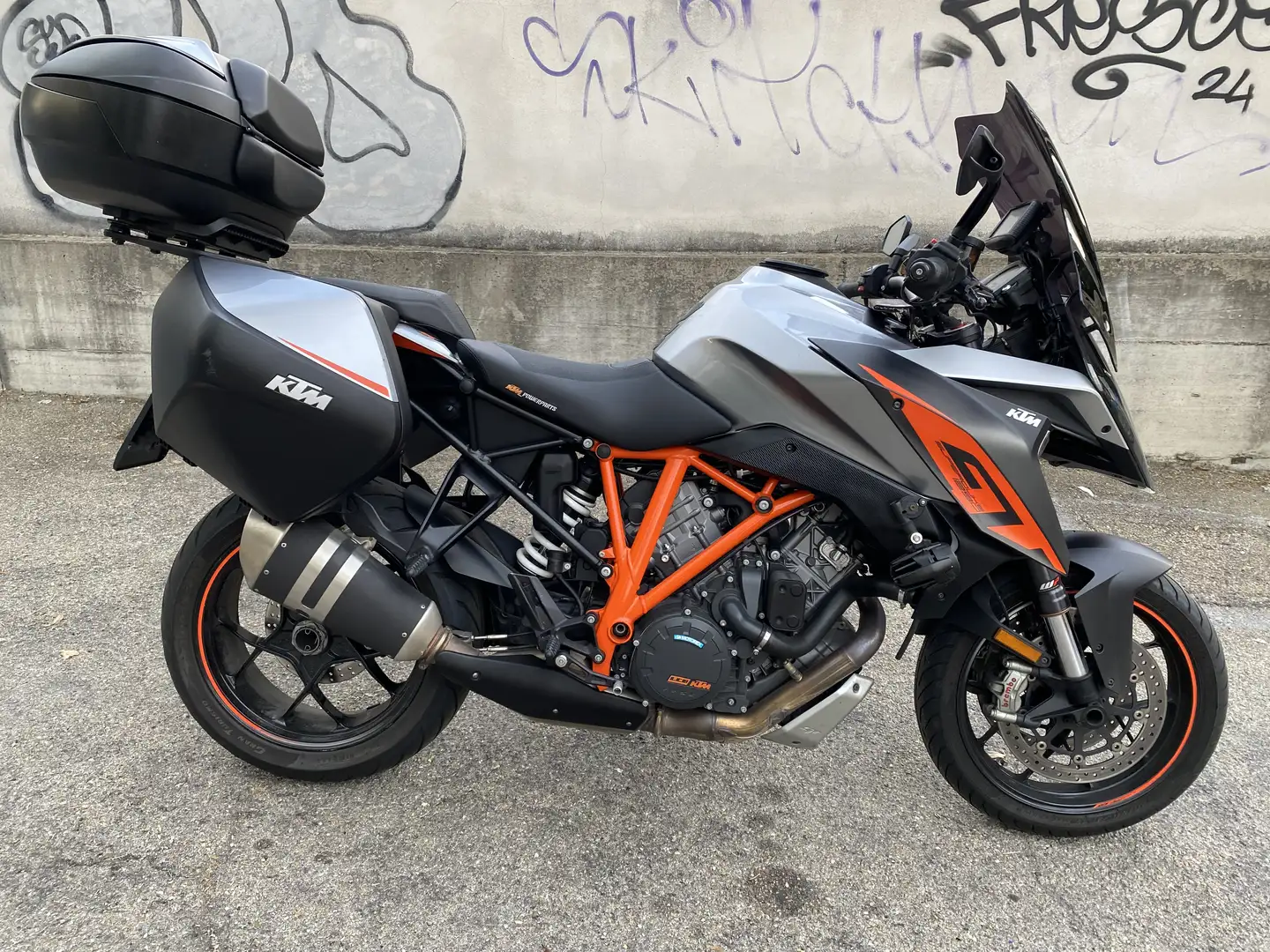 KTM 1290 Super Duke GT - 2