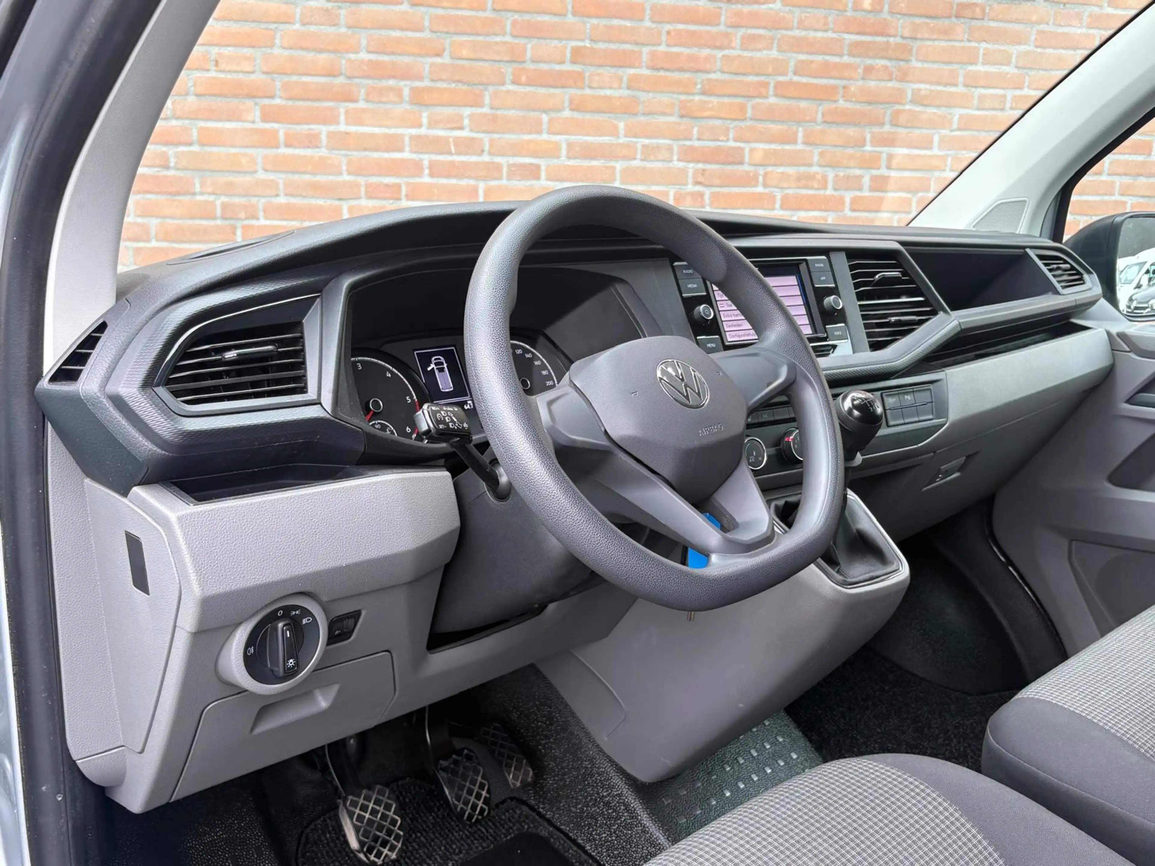 Volkswagen Transporter 2.0TDI 150PK Lang / Carplay / 2.500KG Trekhaak / E — photo 2