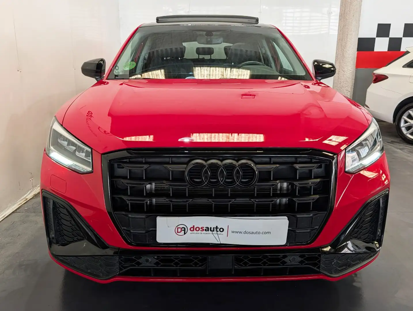 Audi Q2 35 TFSI Black line edition S tronic 110kW Rojo - 2