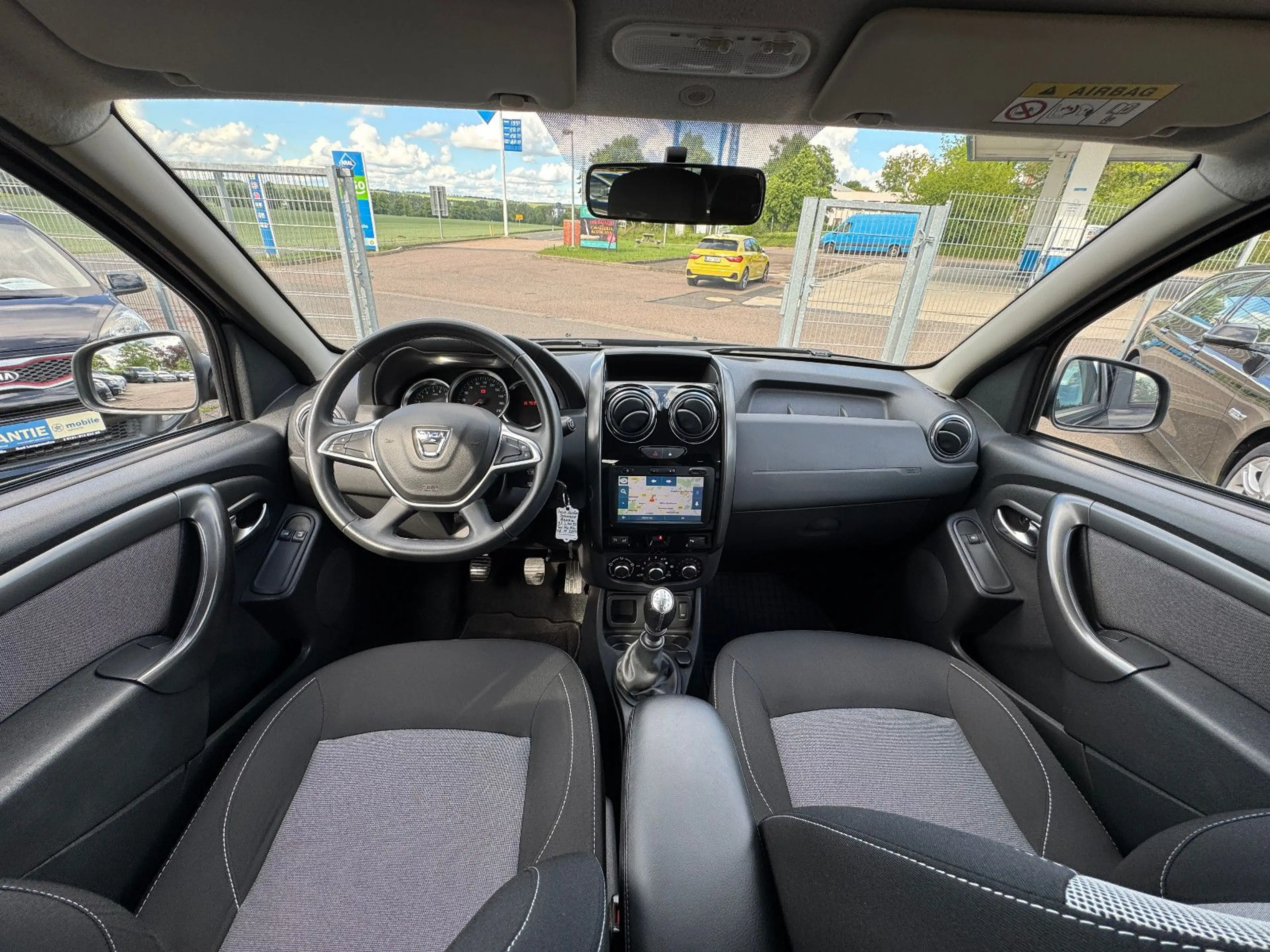 Dacia Duster Black 4x2  Navi Shz Pdc Tempo TÜV/HU/NEU — photo 14
