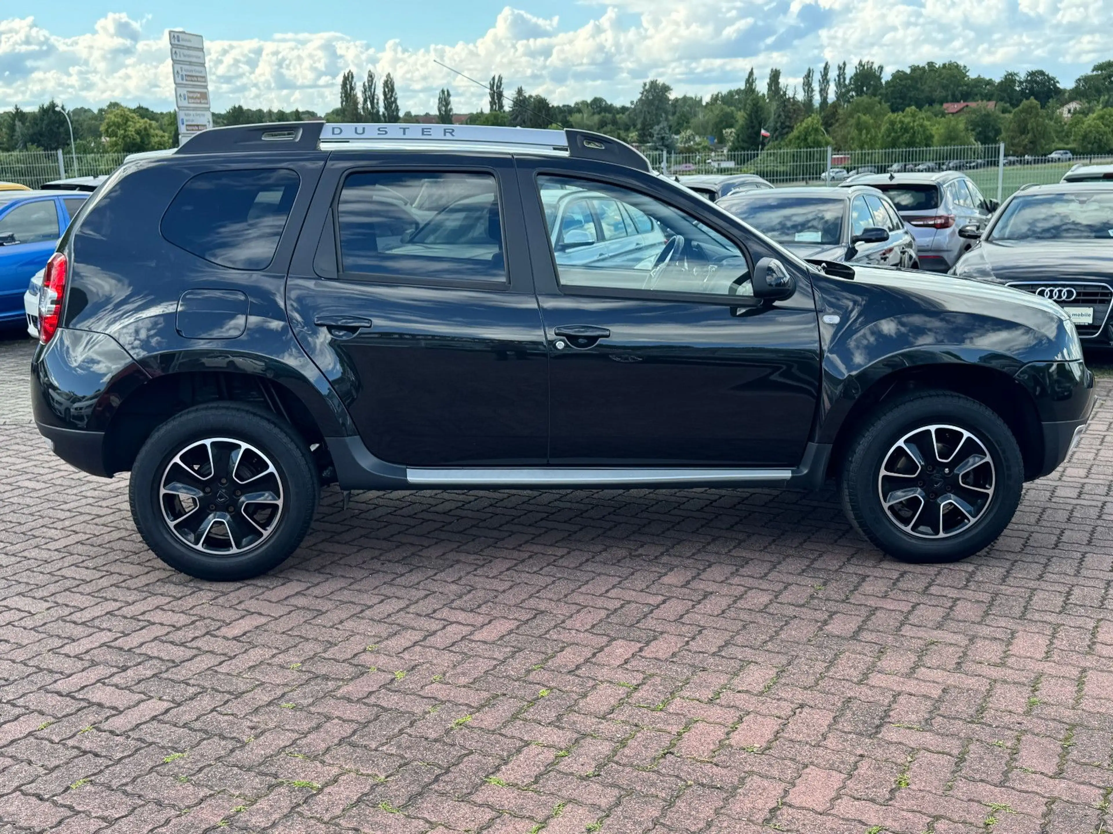 Dacia Duster Black 4x2  Navi Shz Pdc Tempo TÜV/HU/NEU — photo 8