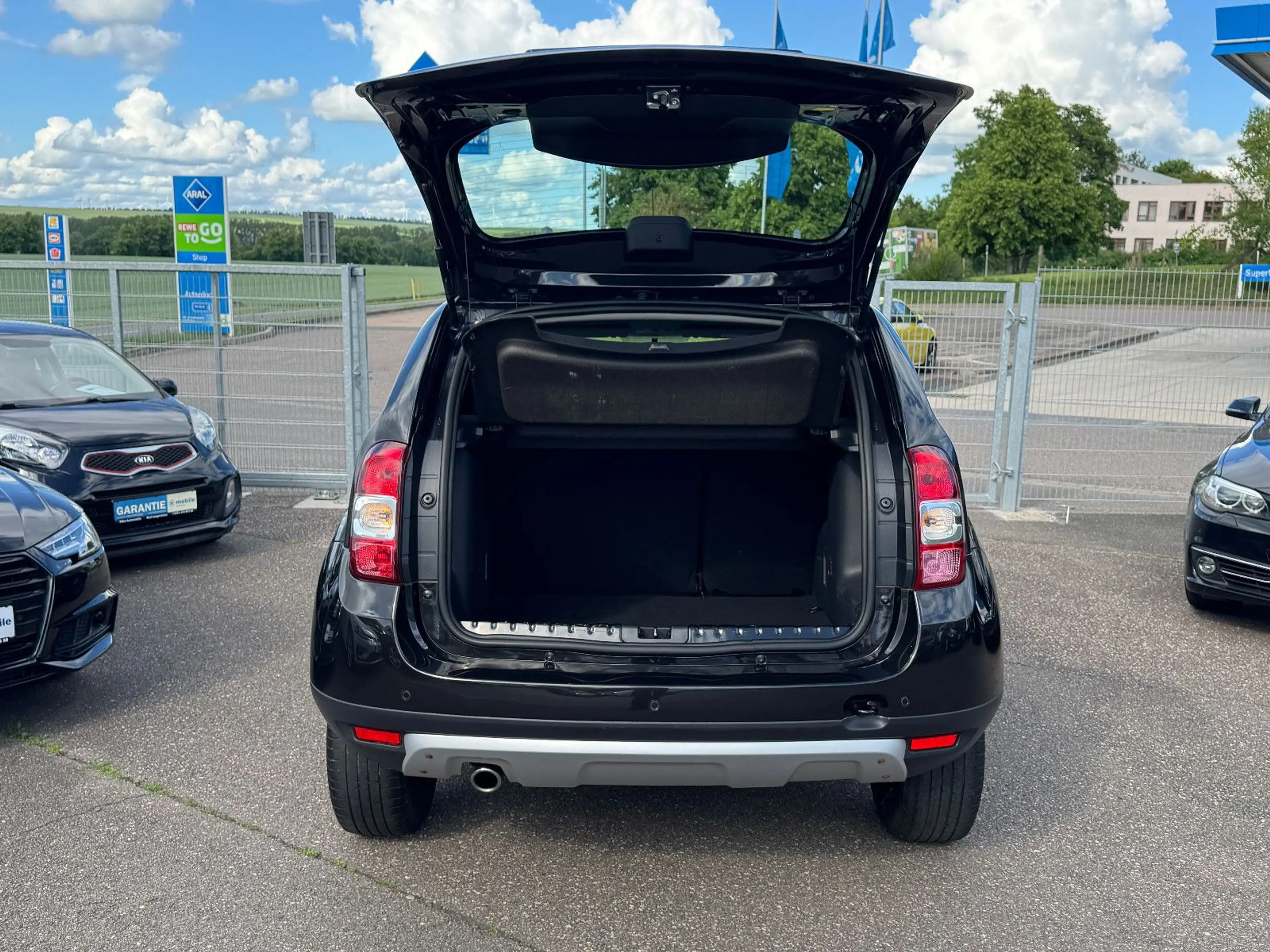 Dacia Duster Black 4x2  Navi Shz Pdc Tempo TÜV/HU/NEU — photo 11