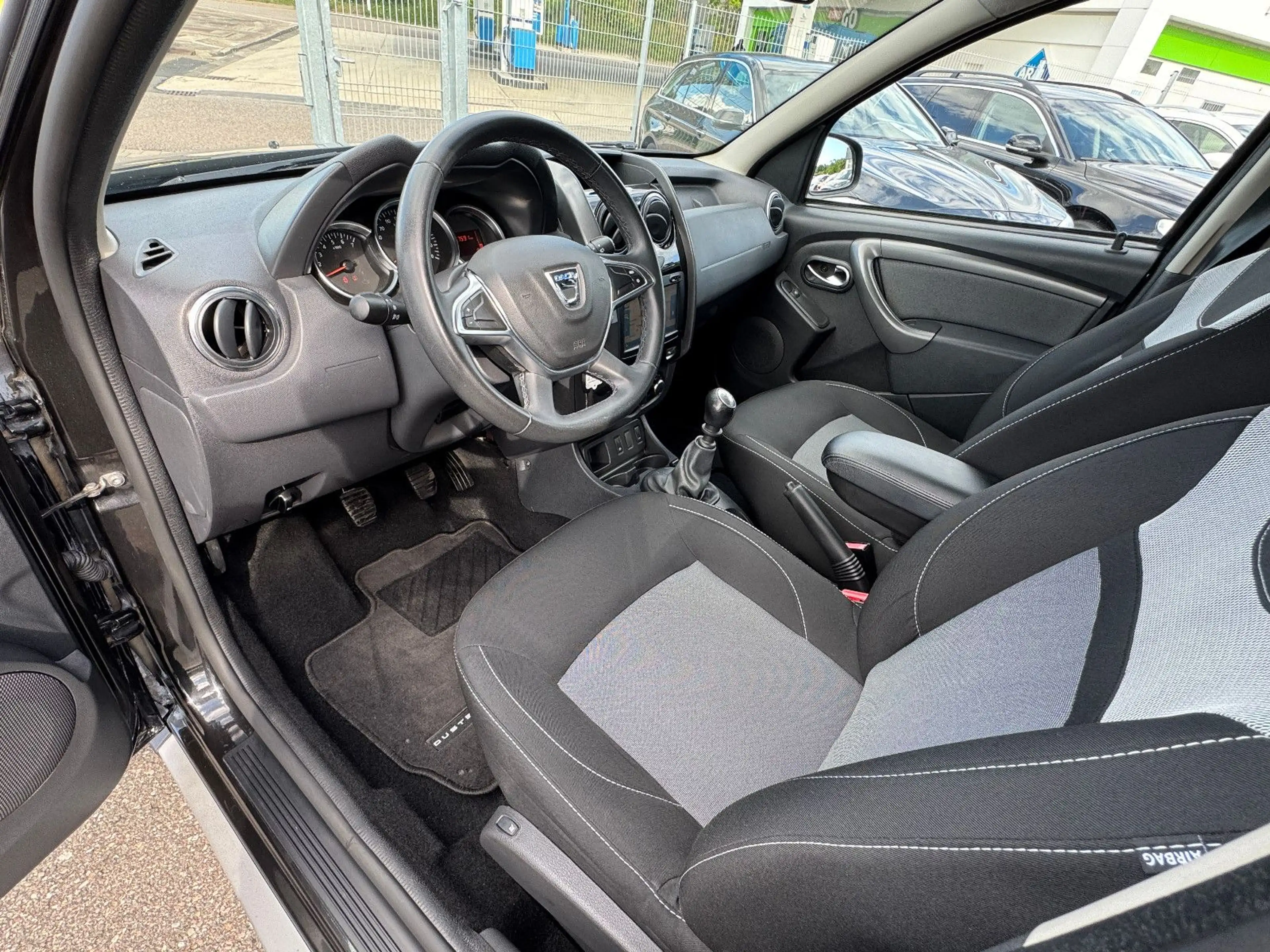 Dacia Duster Black 4x2  Navi Shz Pdc Tempo TÜV/HU/NEU — photo 15