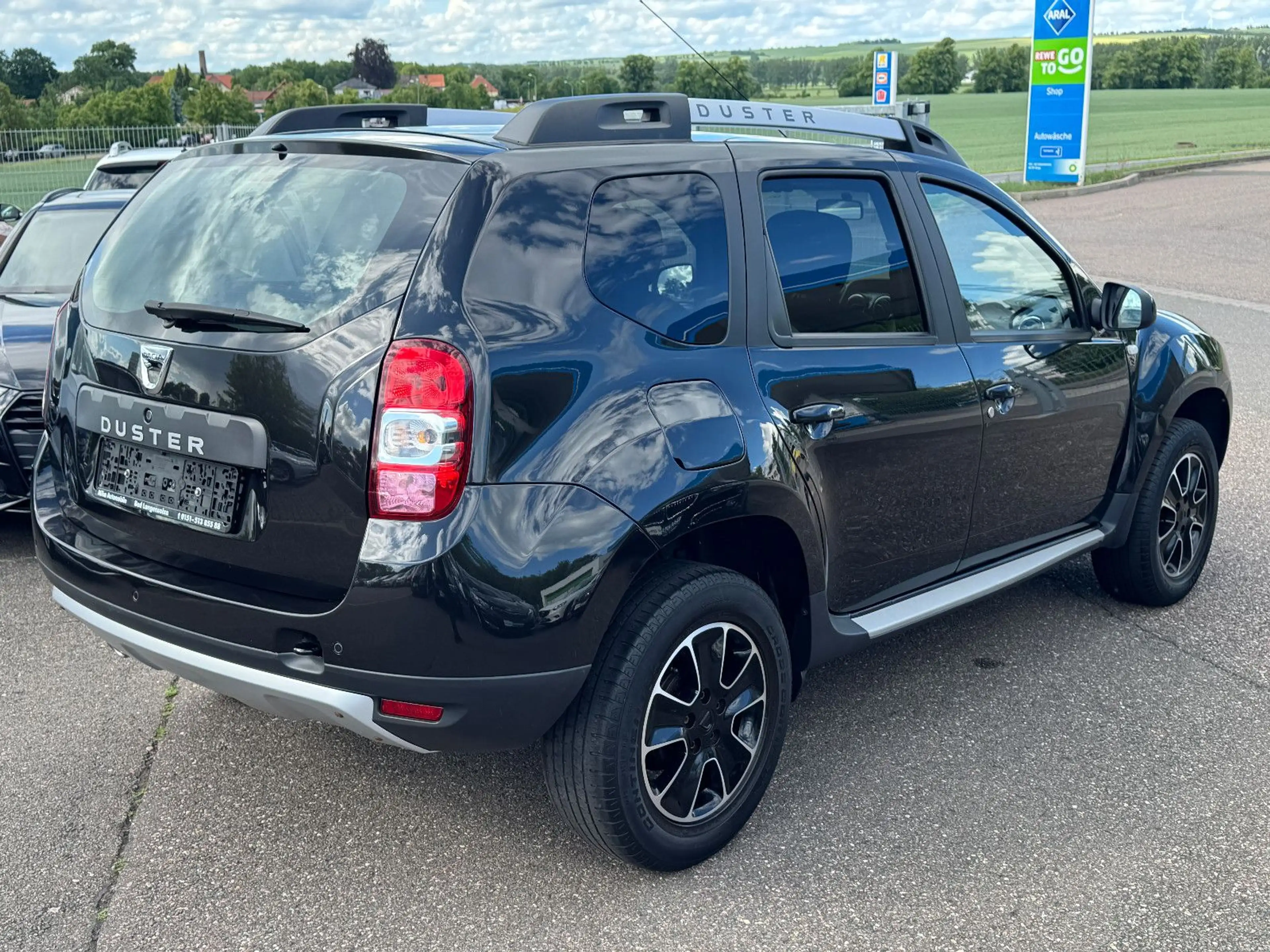Dacia Duster Black 4x2  Navi Shz Pdc Tempo TÜV/HU/NEU — photo 3