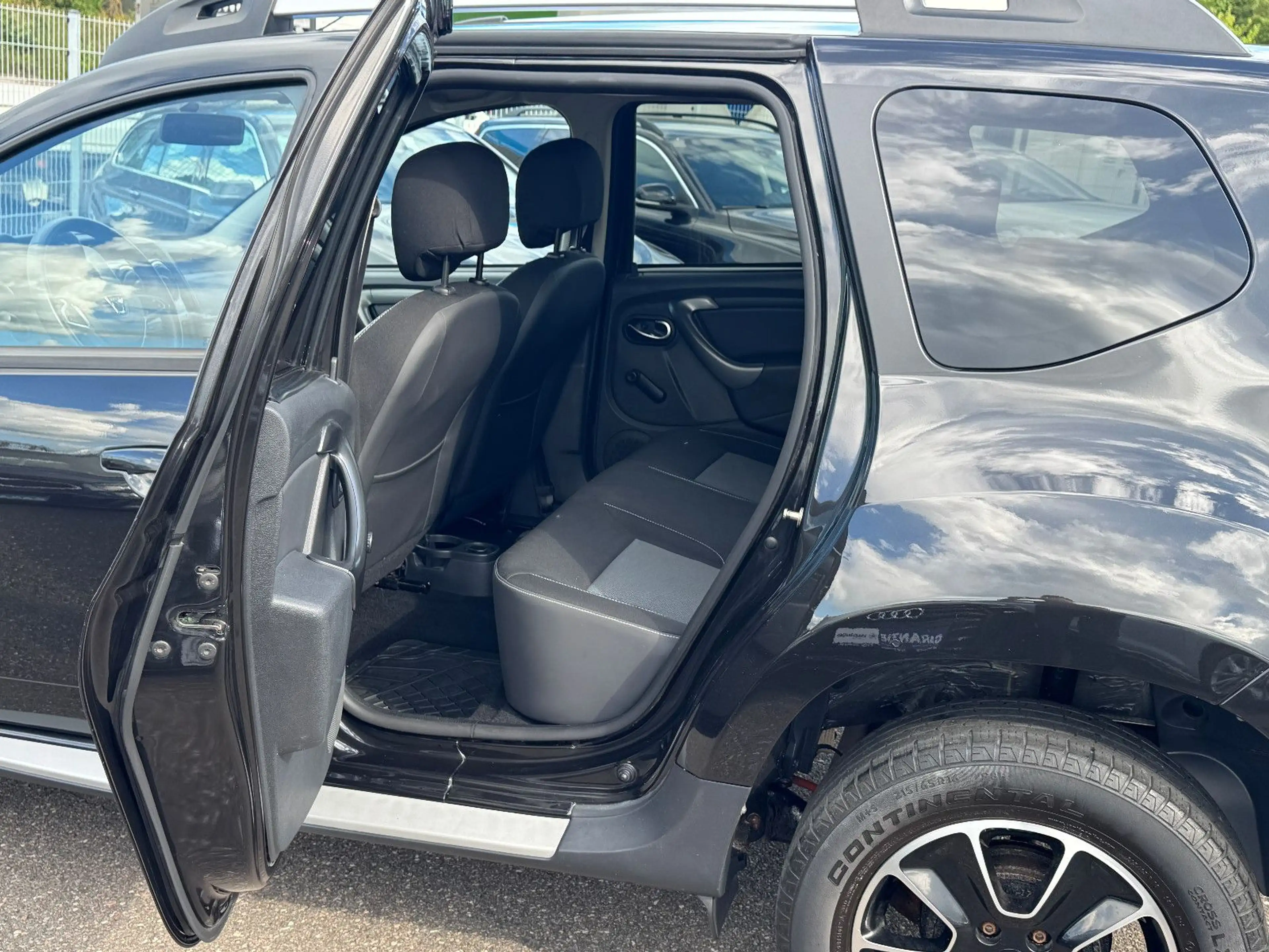 Dacia Duster Black 4x2  Navi Shz Pdc Tempo TÜV/HU/NEU — photo 10
