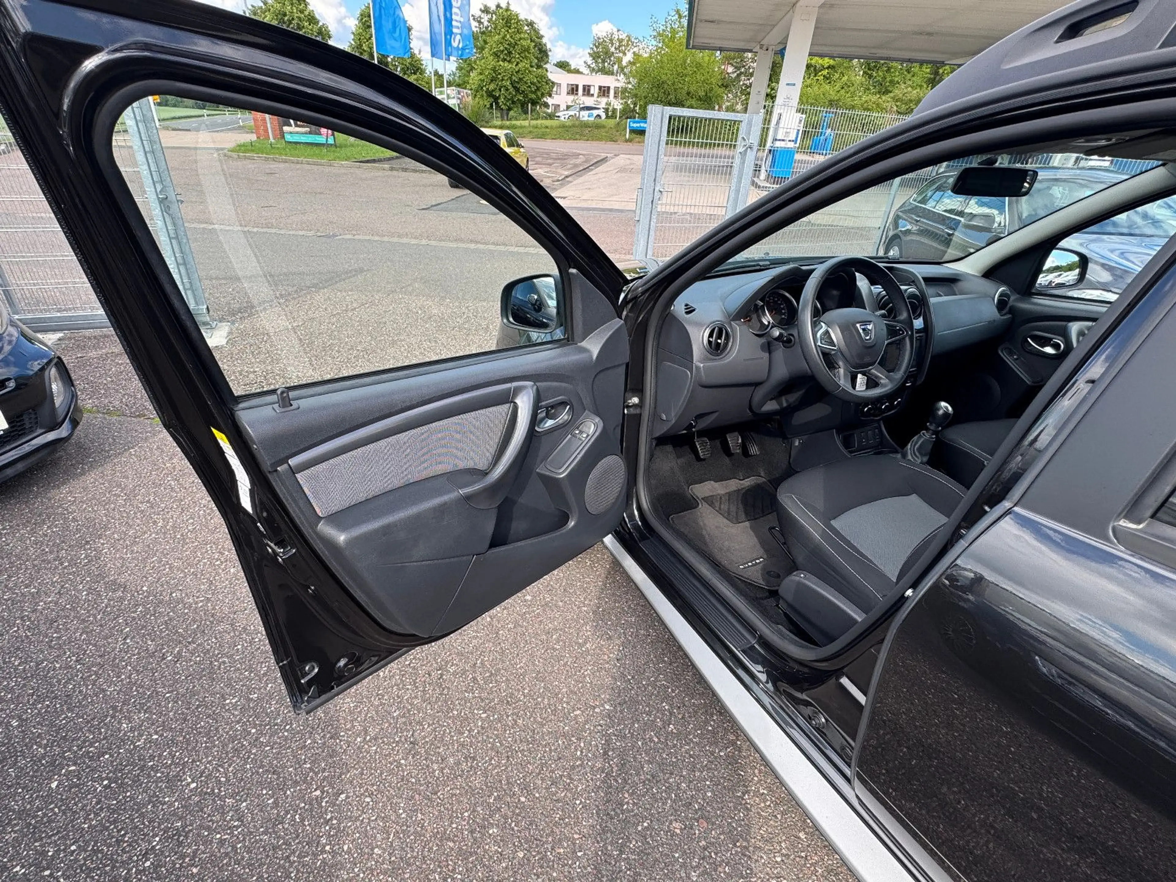 Dacia Duster Black 4x2  Navi Shz Pdc Tempo TÜV/HU/NEU — photo 9