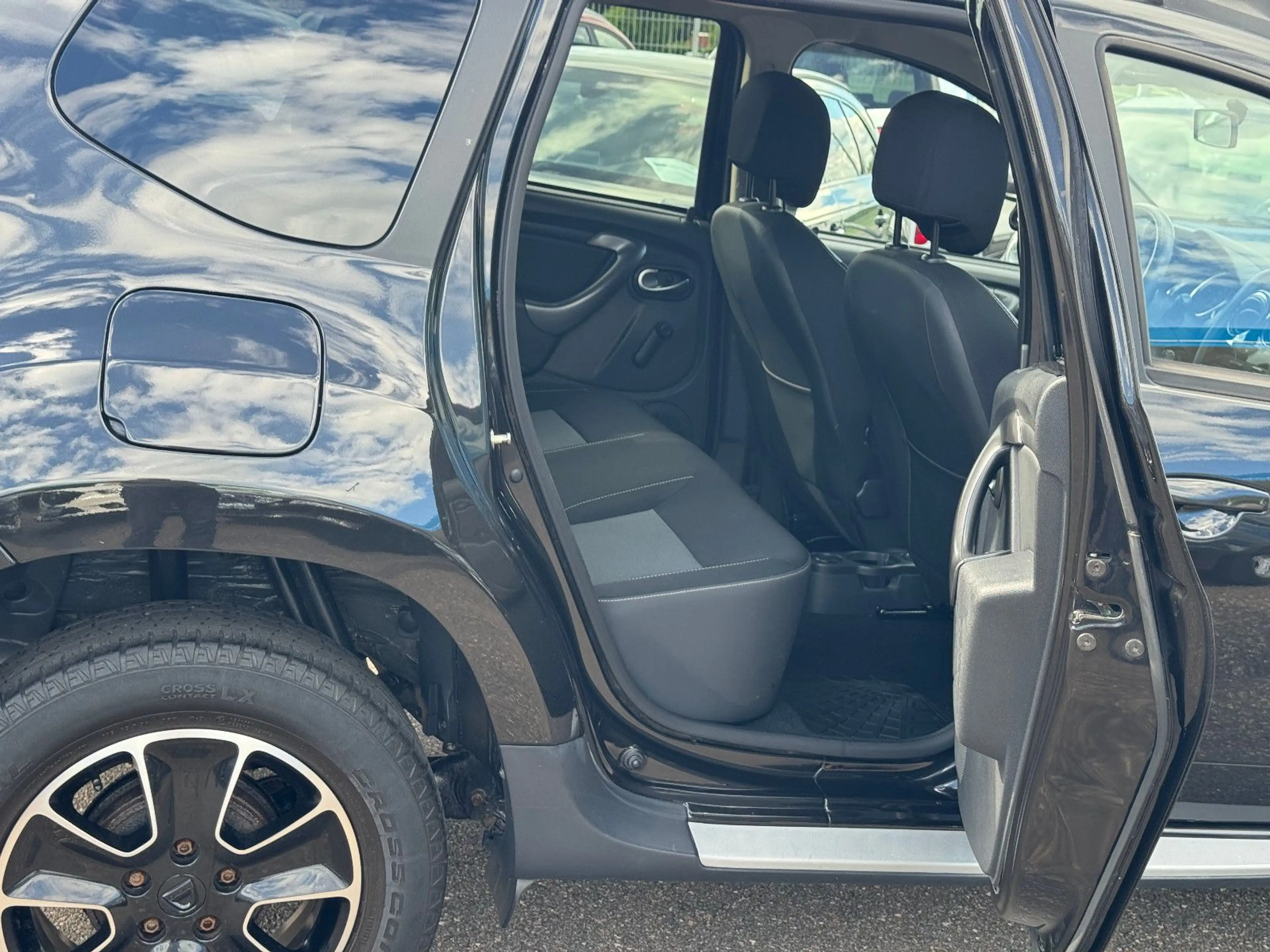 Dacia Duster Black 4x2  Navi Shz Pdc Tempo TÜV/HU/NEU — photo 12