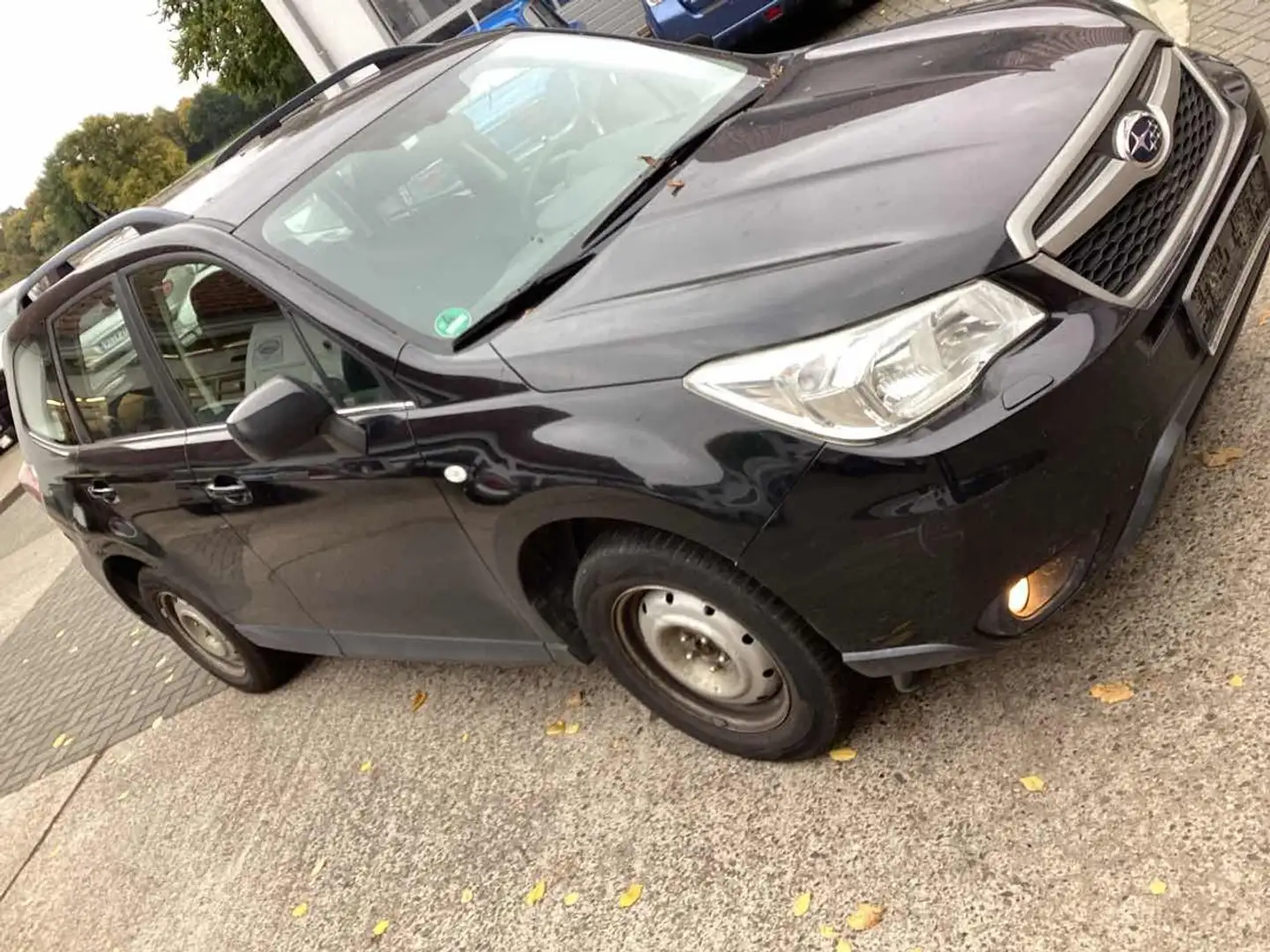 Subaru Forester 2.0D Active Schwarz - 1