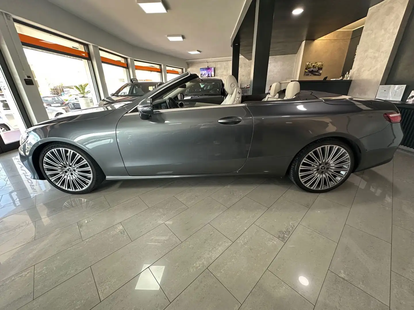Mercedes-Benz E 220 Premium E 220 D Cabriolet Grau - 2