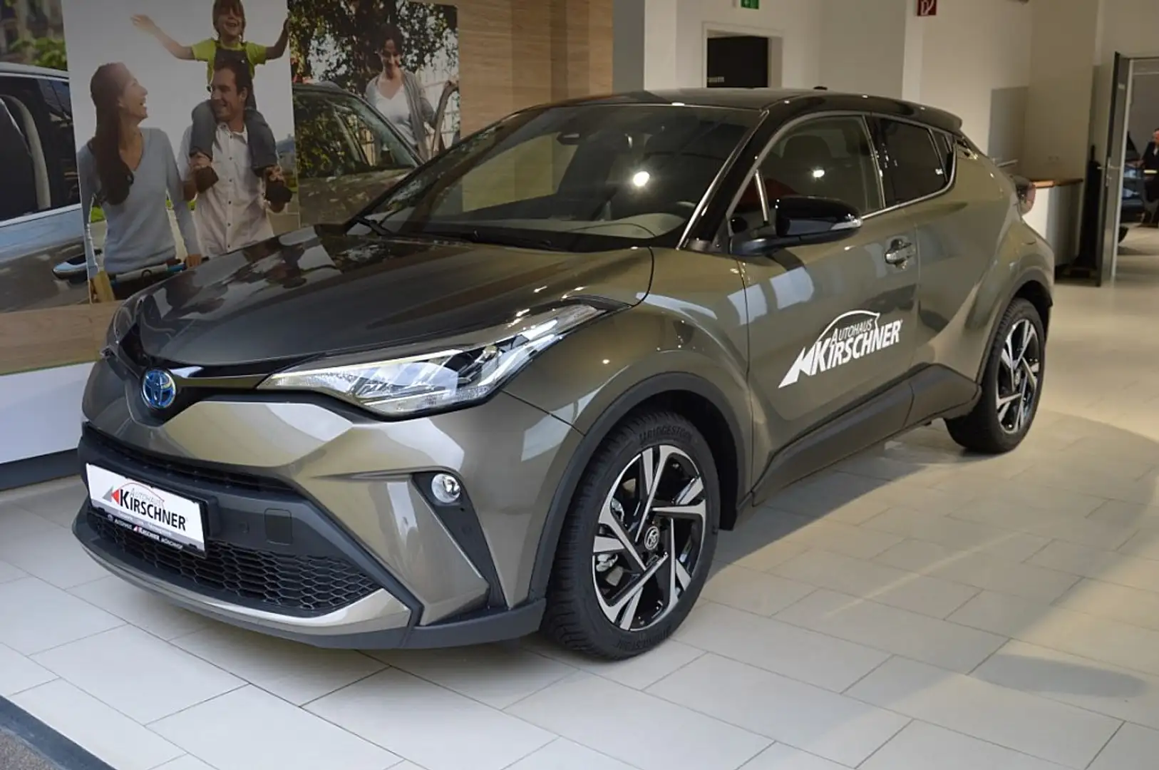 Toyota C-HR 1,8 Hybrid ACTIVE DRIVE CVT Braun - 1