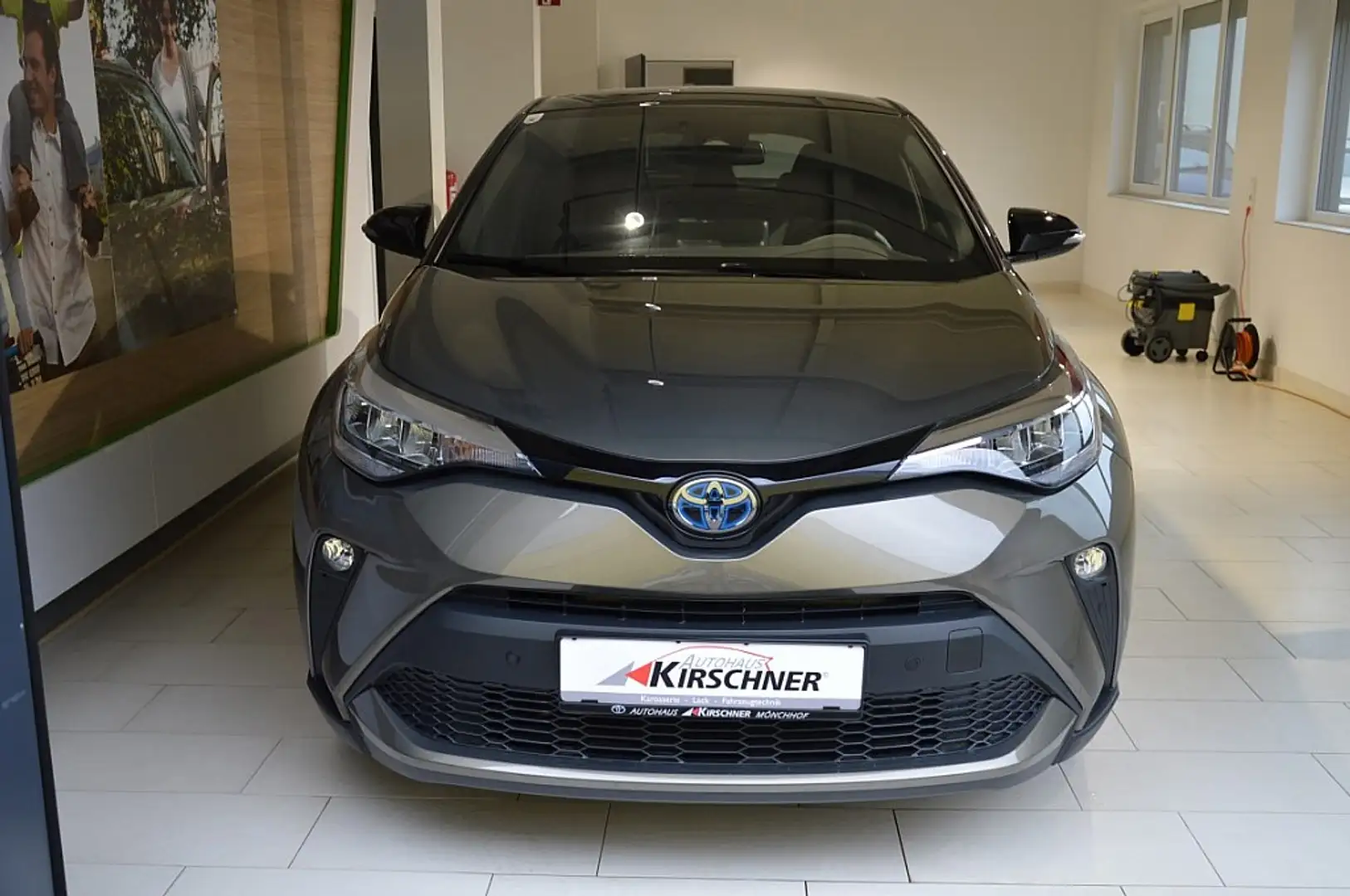 Toyota C-HR 1,8 Hybrid ACTIVE DRIVE CVT Braun - 2