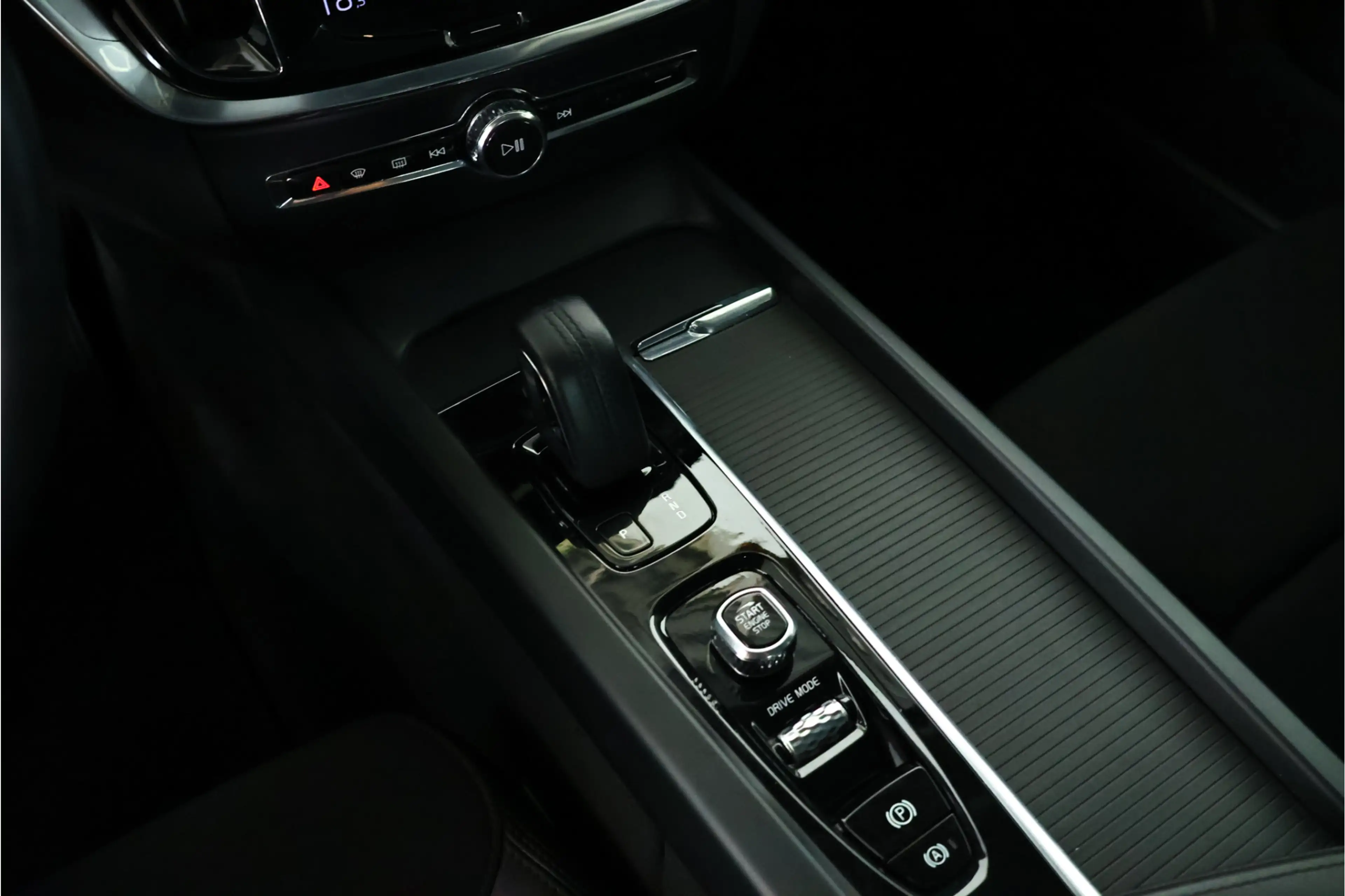 Volvo V60 Cross Country 2.0 B5 AWD Pro Navi / Pilot Assist / Half Leder / — photo 30