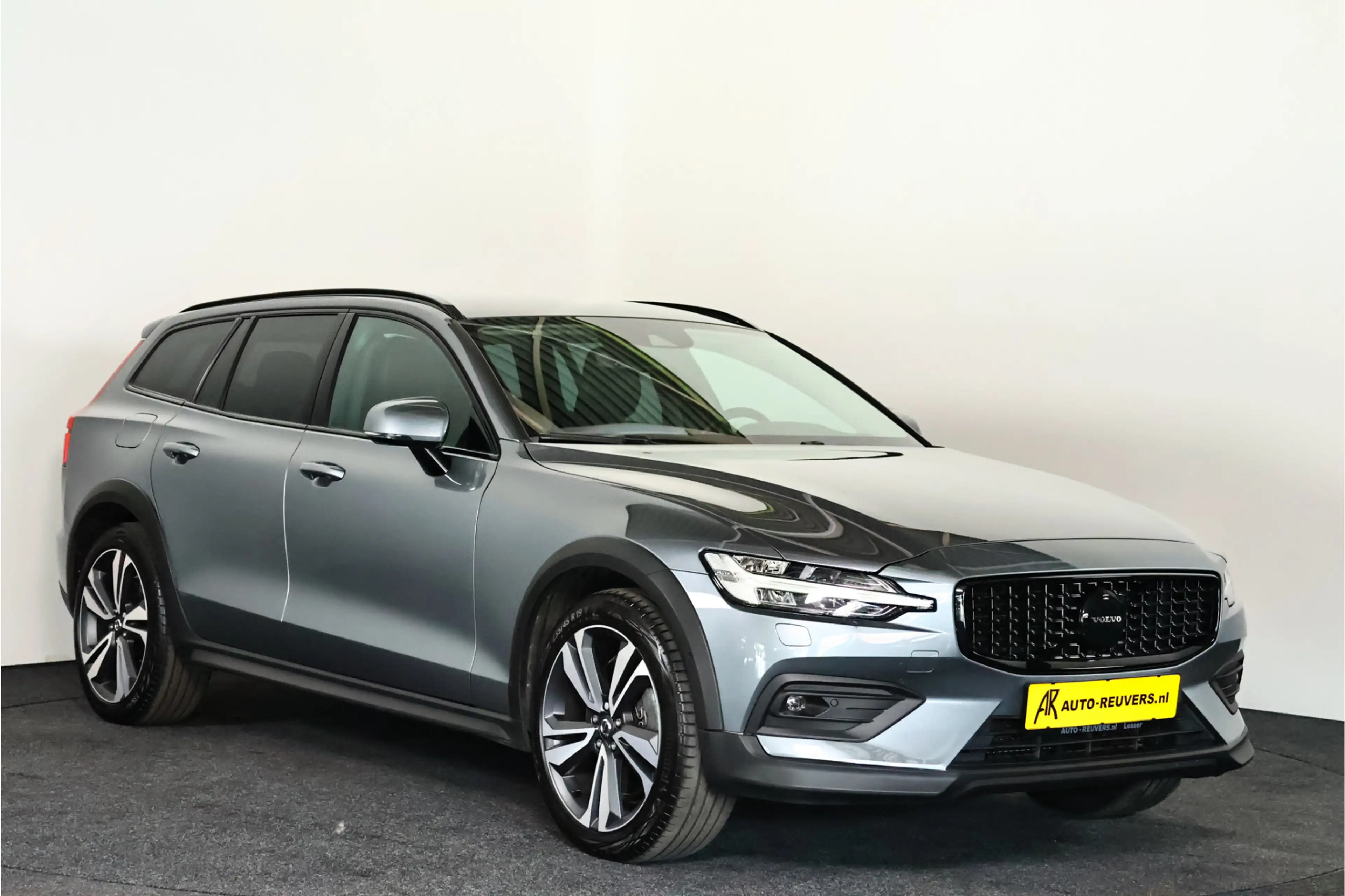 Volvo V60 Cross Country 2.0 B5 AWD Pro Navi / Pilot Assist / Half Leder / — photo 5