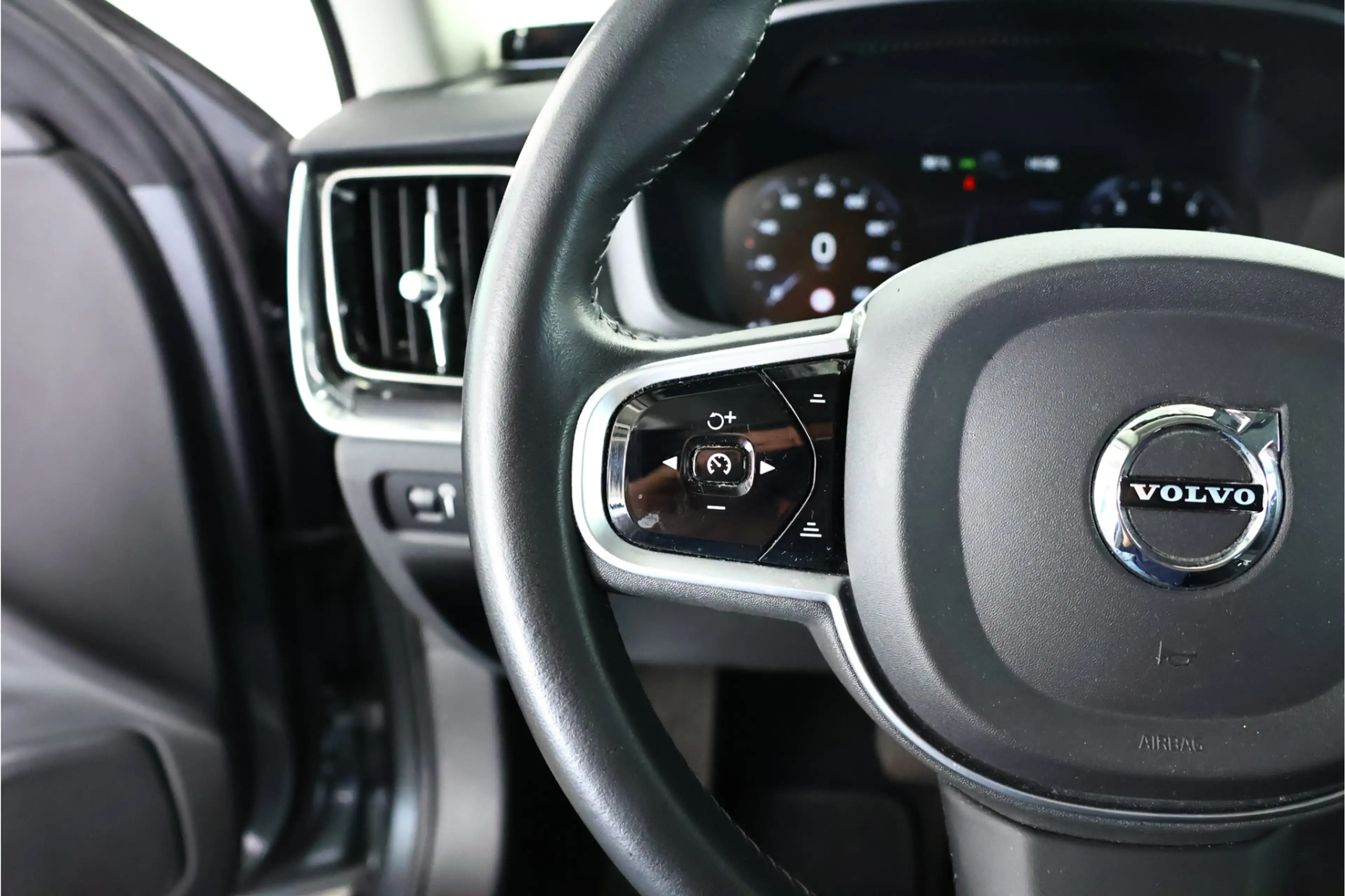 Volvo V60 Cross Country 2.0 B5 AWD Pro Navi / Pilot Assist / Half Leder / — photo 20