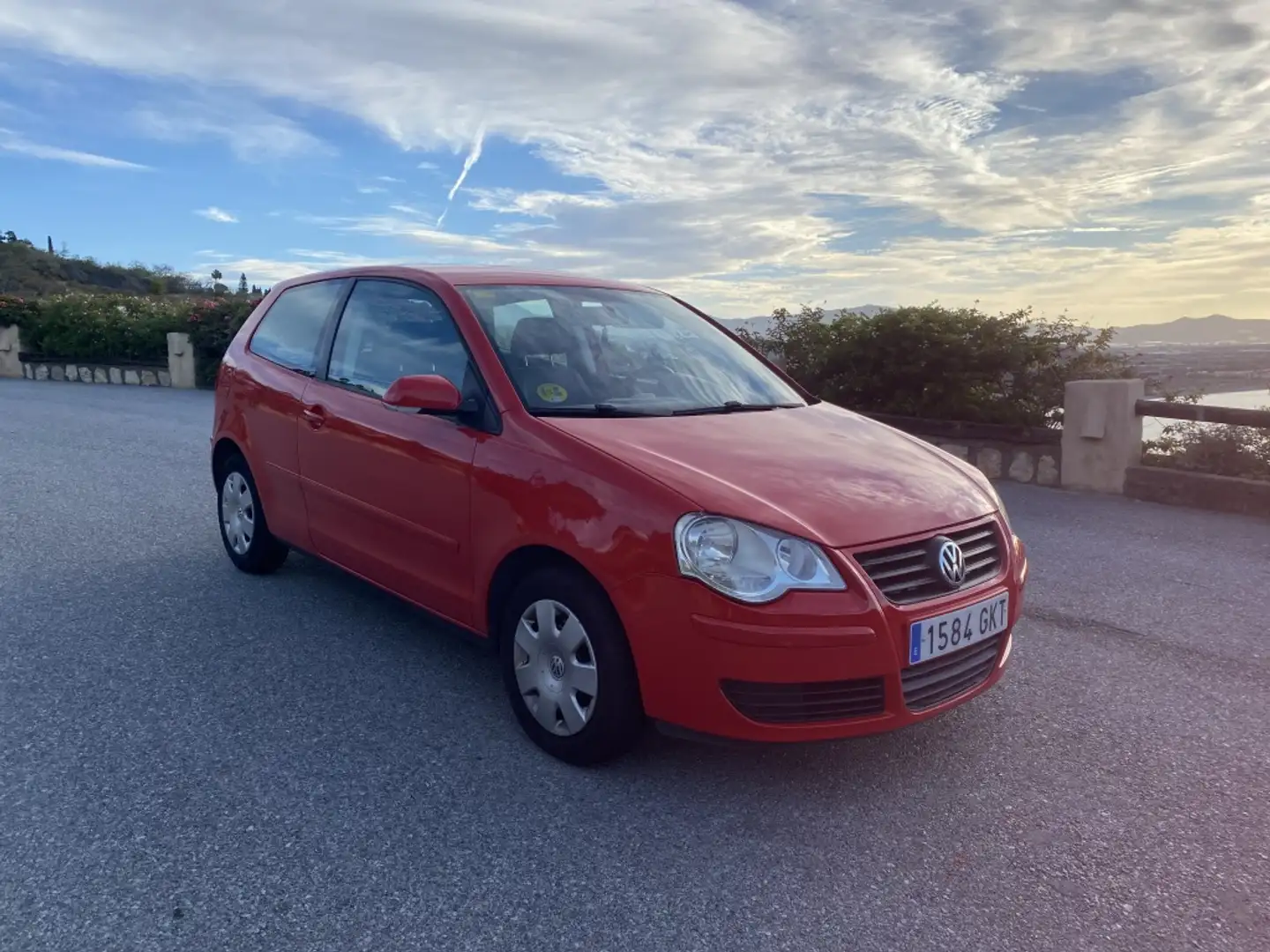 Volkswagen Polo 1.4TDI United 80 Rojo - 2