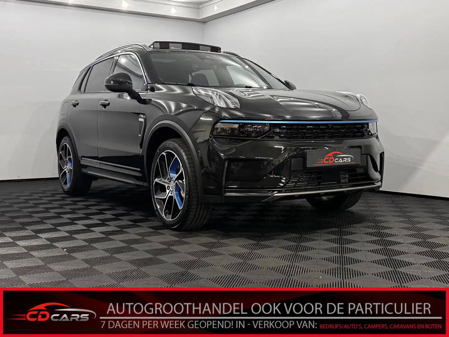Lynk & Co 01 1.5 Pano, 360 Camera, Navi, Keyless start, Stoelve Negro - 1