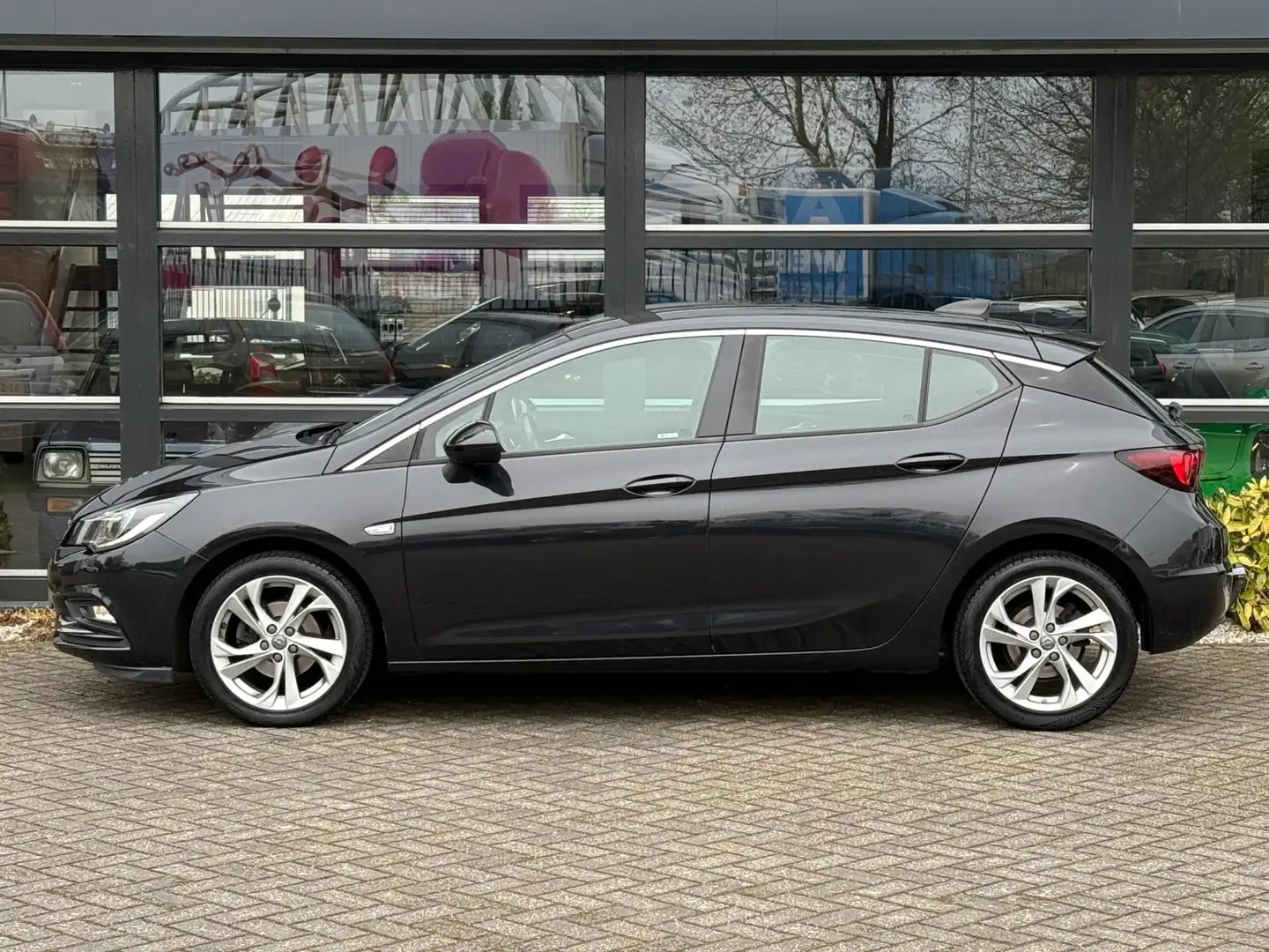 Opel Astra 1.0 Turbo Innovation Airco Apple carplay Rijklaar Noir - 2