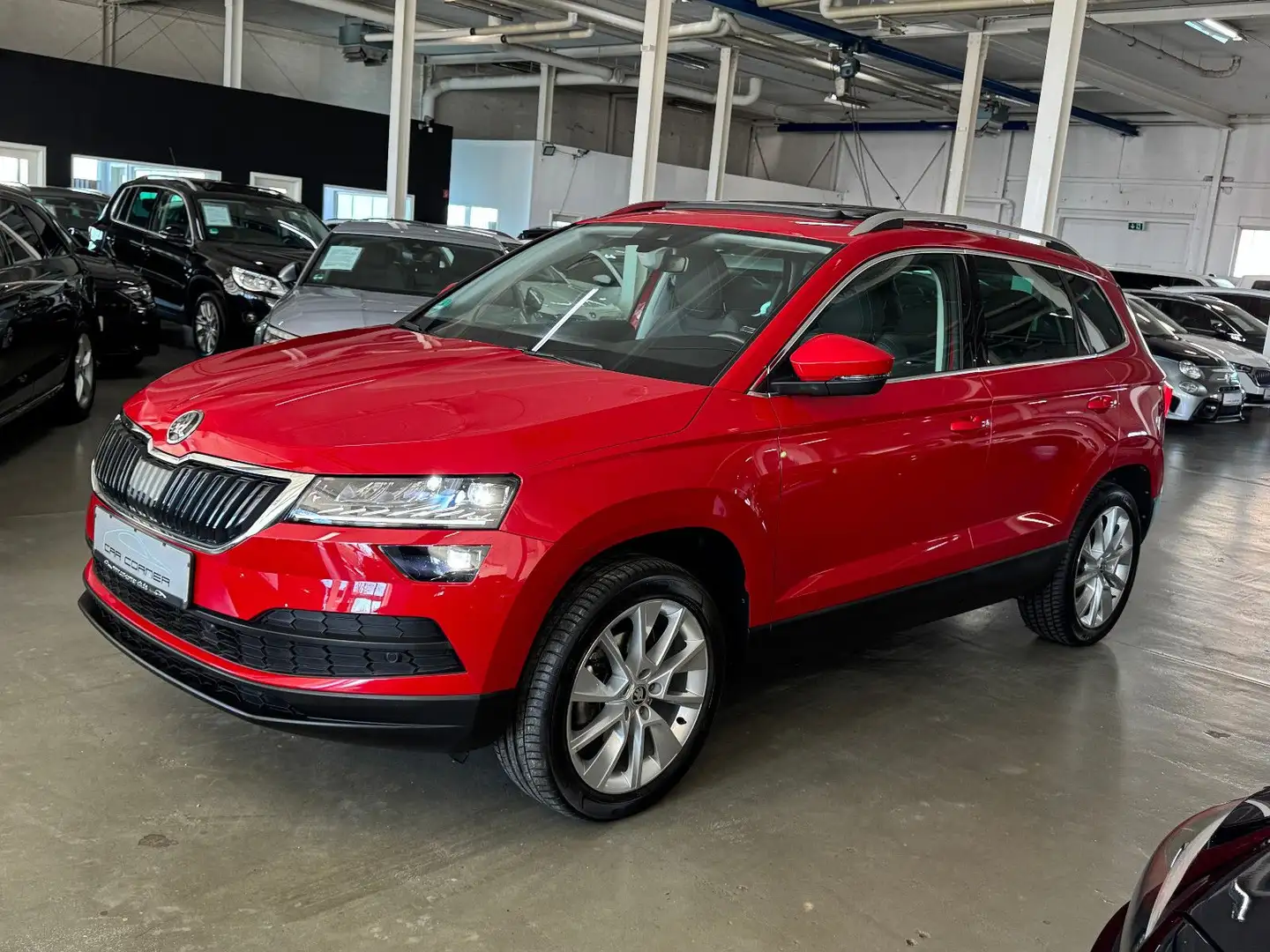 Skoda Karoq 1.5 TSI DSG STYLE PANO ACC DCC CANTON VOLL Rot - 1