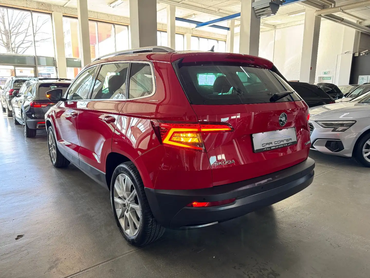 Skoda Karoq 1.5 TSI DSG STYLE PANO ACC DCC CANTON VOLL Rot - 2