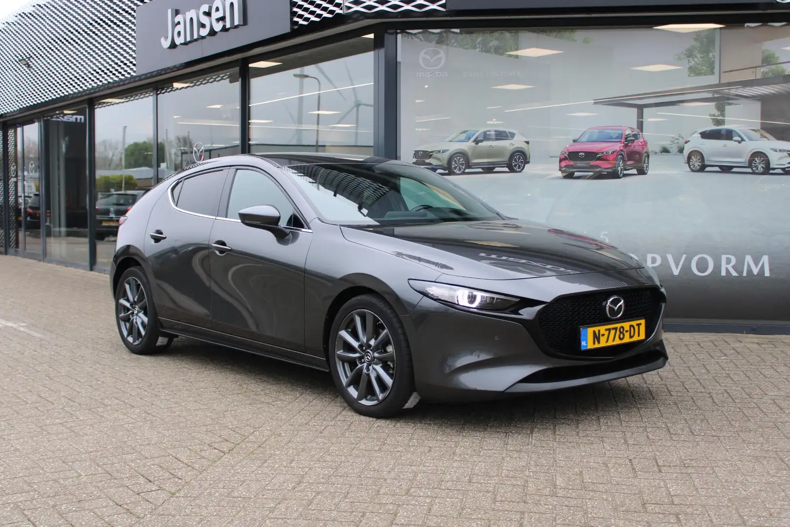 Mazda 3 HB 2.0 e-SkyActiv-G 150 M Hybrid Sportive , Adap C Grijs - 2