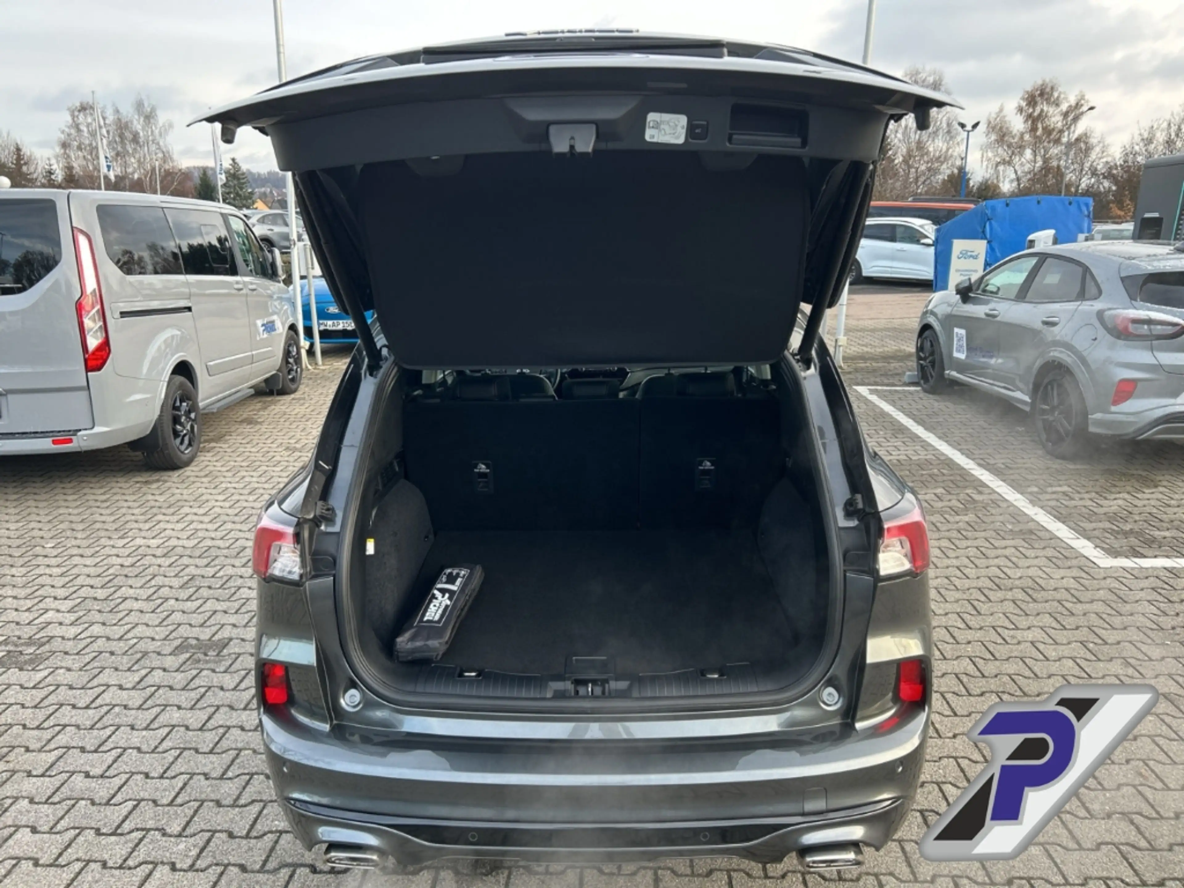 Ford Kuga PHEV Vignale AHK-SCHWENKB.+TECHNO+FAHRERASSIST-PAK — photo 11