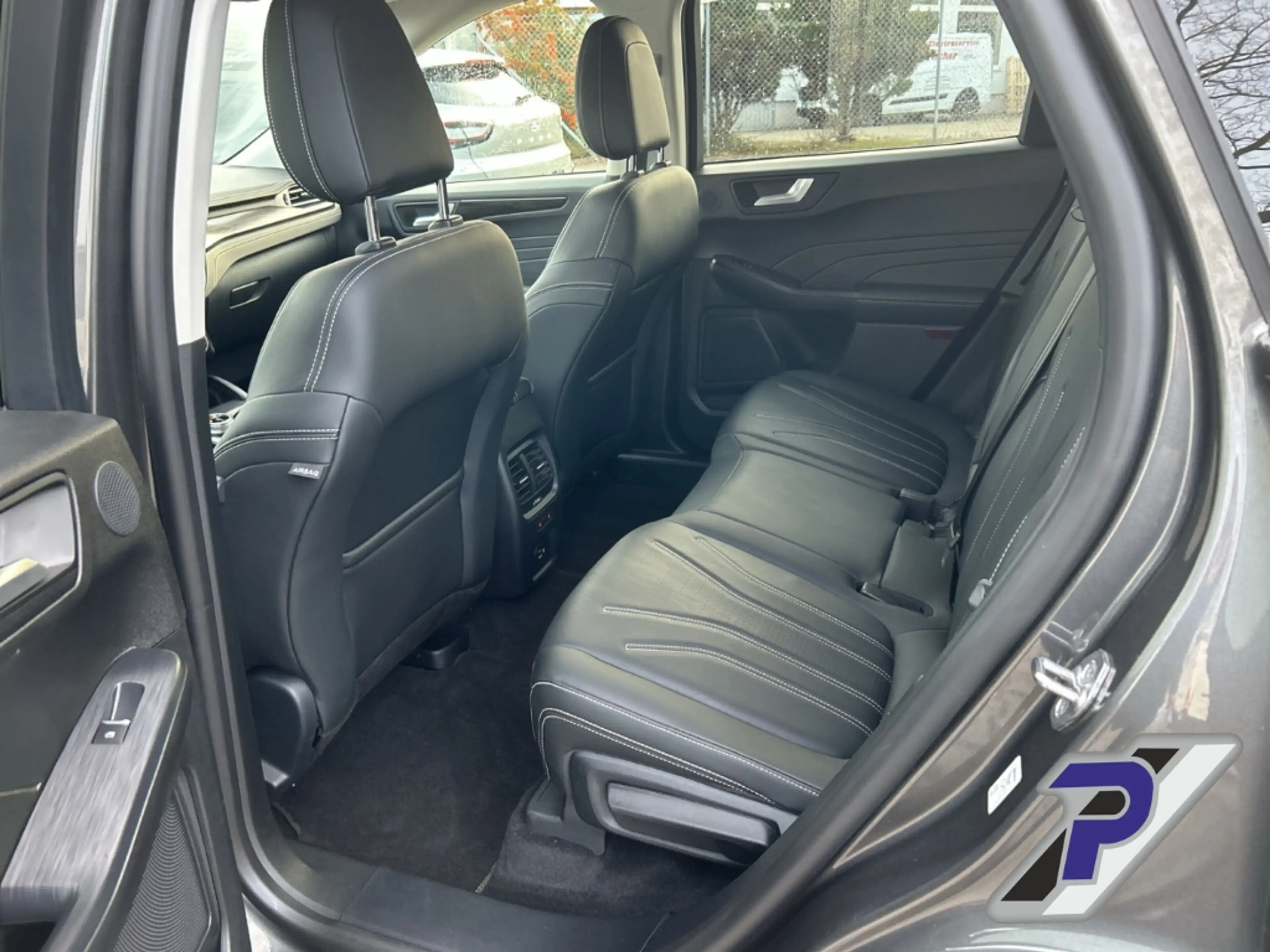Ford Kuga PHEV Vignale AHK-SCHWENKB.+TECHNO+FAHRERASSIST-PAK — photo 14
