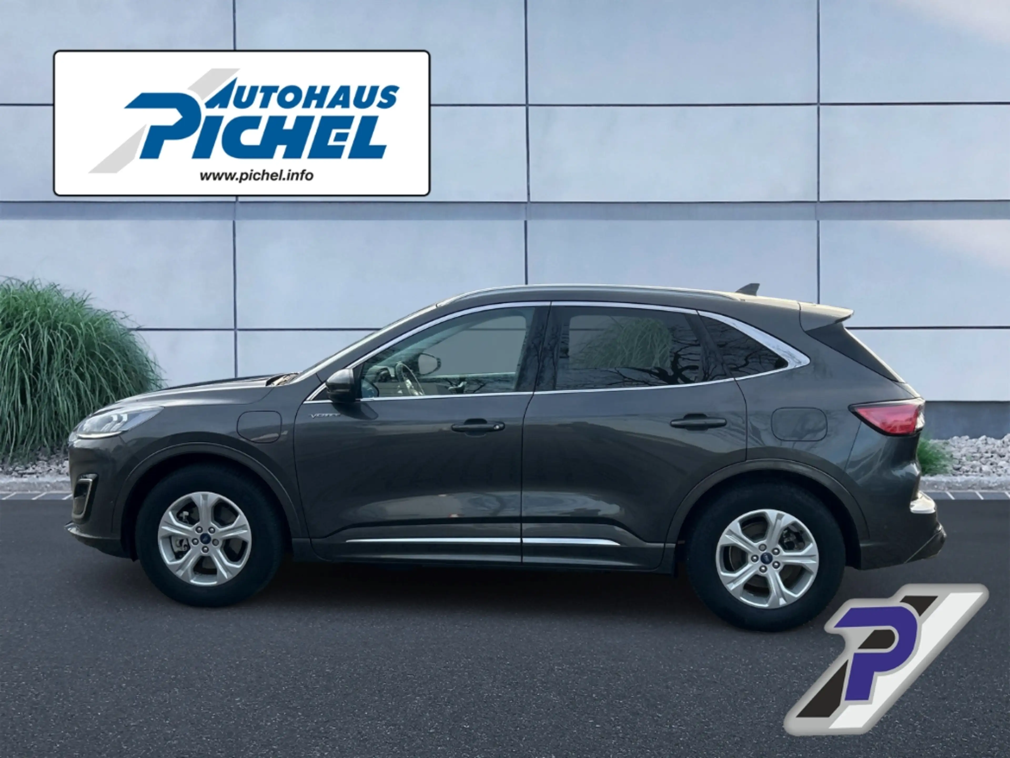 Ford Kuga PHEV Vignale AHK-SCHWENKB.+TECHNO+FAHRERASSIST-PAK — photo 3