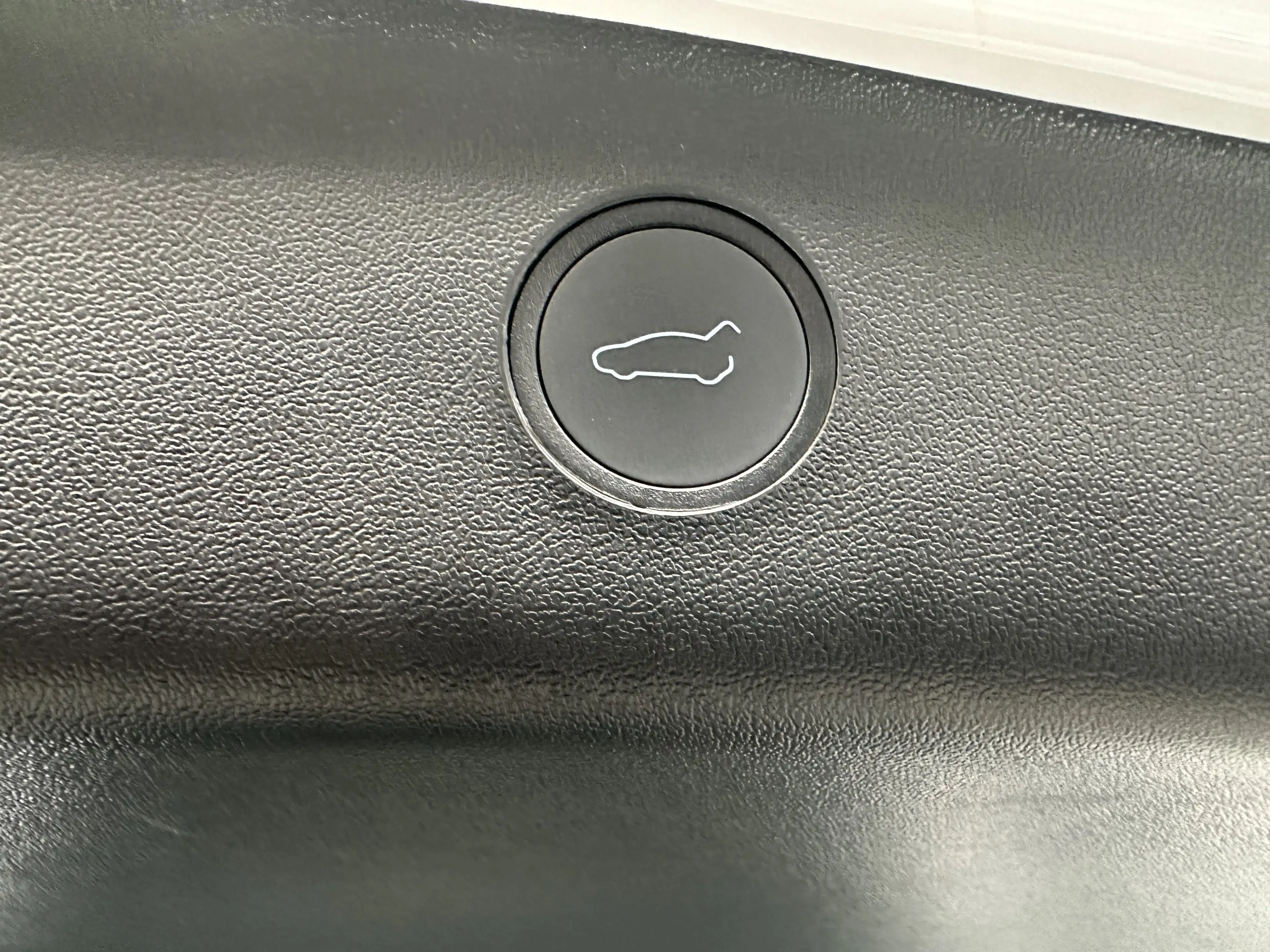 Tesla Model 3 Basis RWD Pano Navi LED Ryzen Wärmepumpe — photo 8