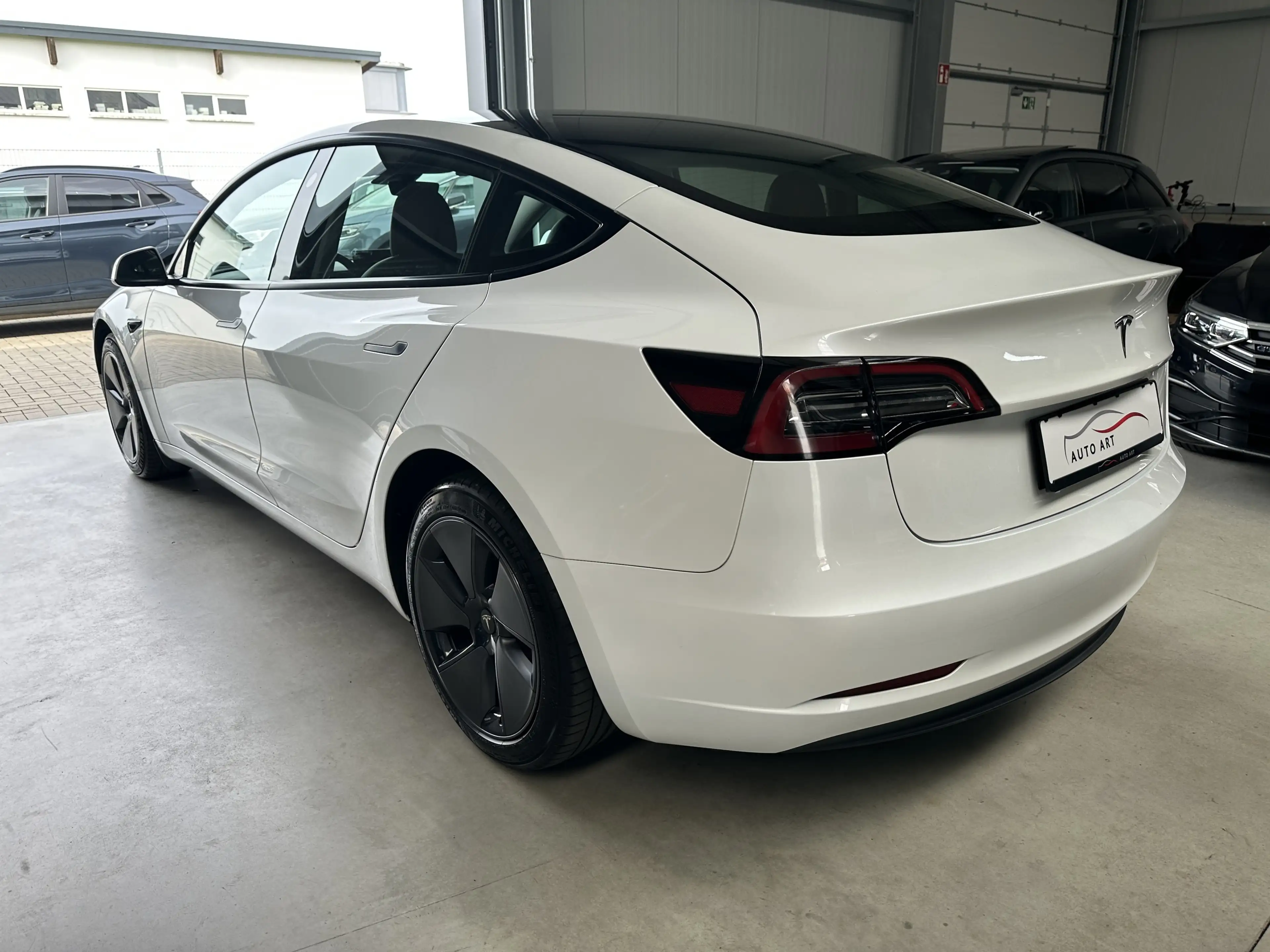 Tesla Model 3 Basis RWD Pano Navi LED Ryzen Wärmepumpe — photo 4