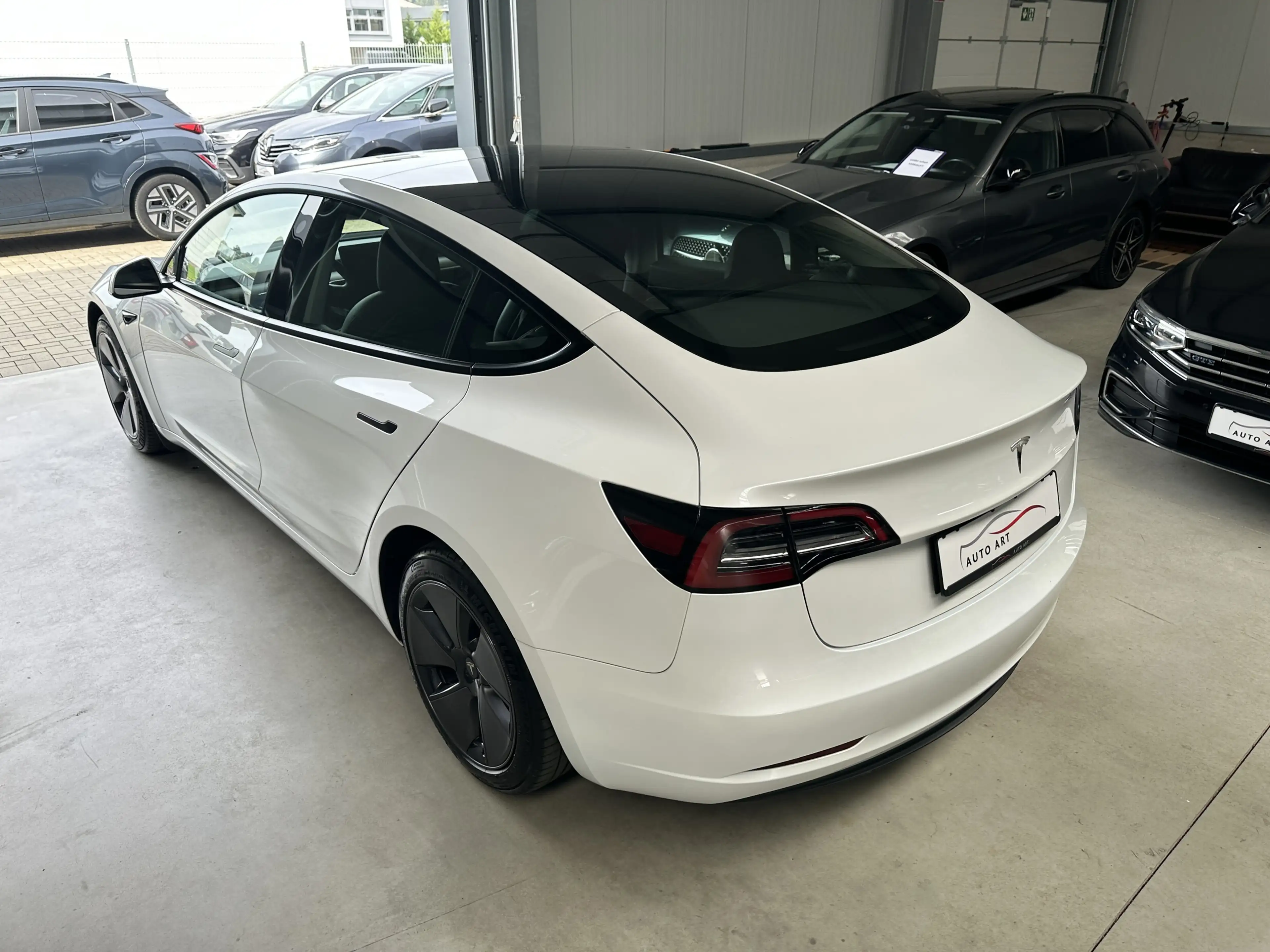 Tesla Model 3 Basis RWD Pano Navi LED Ryzen Wärmepumpe — photo 11
