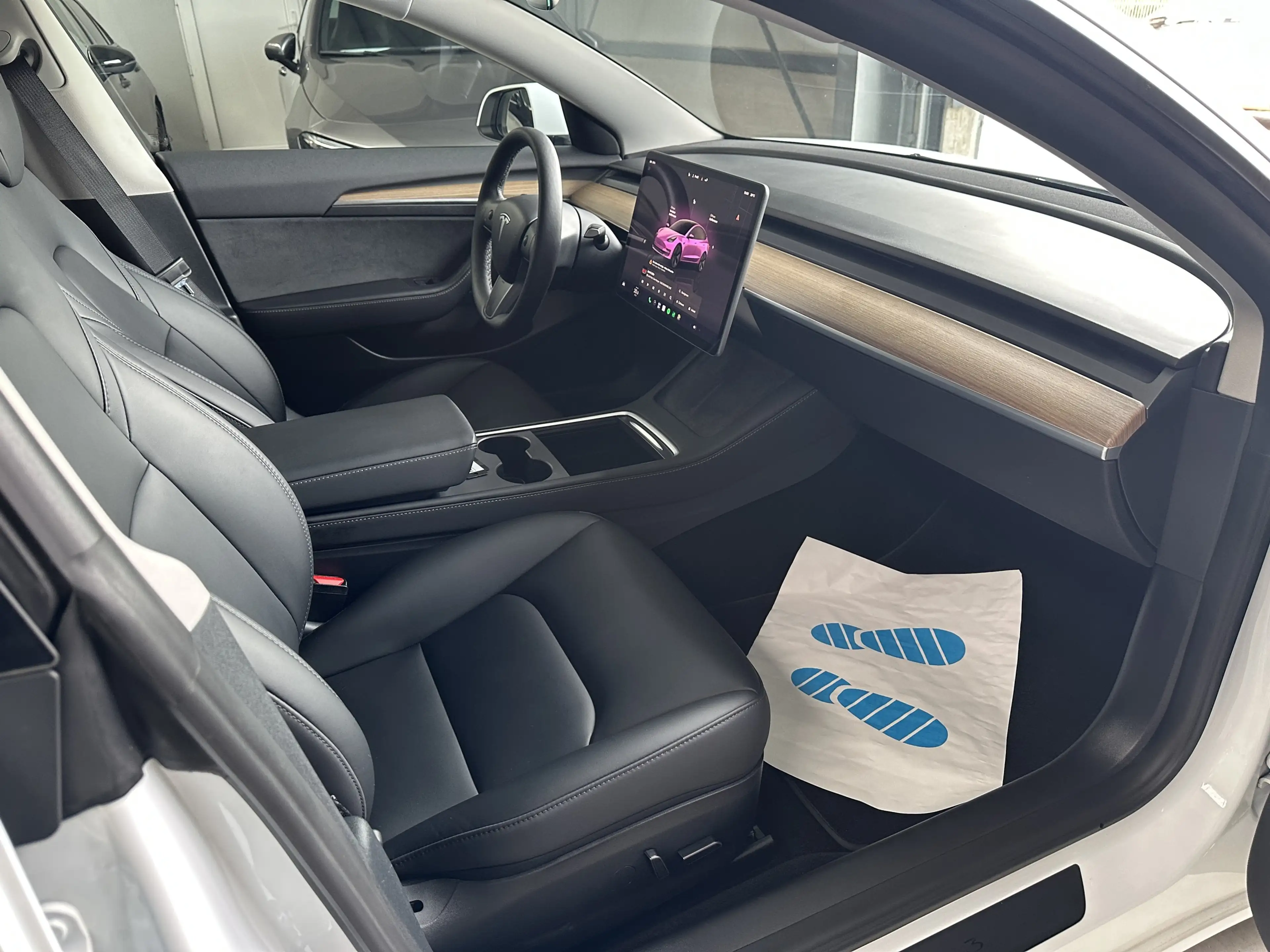 Tesla Model 3 Basis RWD Pano Navi LED Ryzen Wärmepumpe — photo 15
