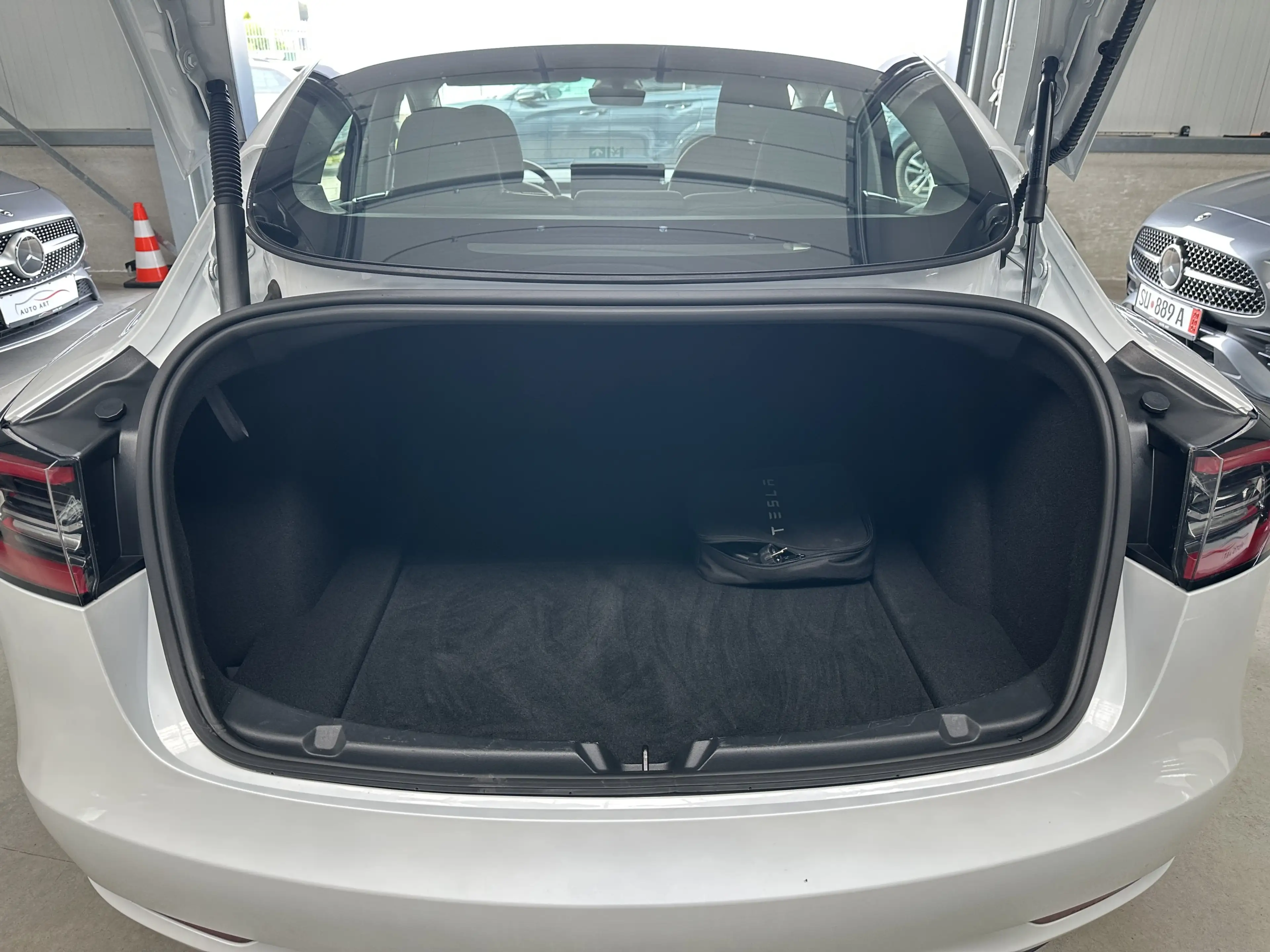 Tesla Model 3 Basis RWD Pano Navi LED Ryzen Wärmepumpe — photo 7