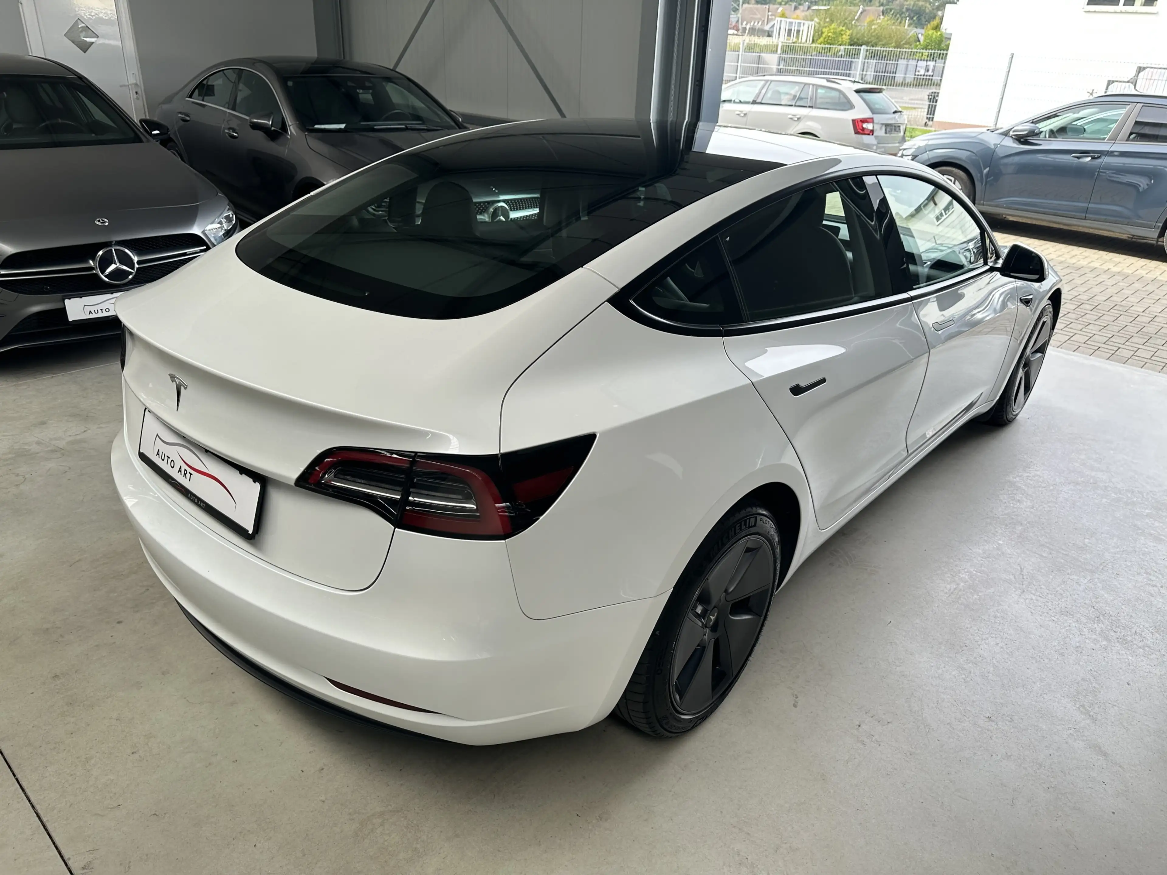 Tesla Model 3 Basis RWD Pano Navi LED Ryzen Wärmepumpe — photo 10