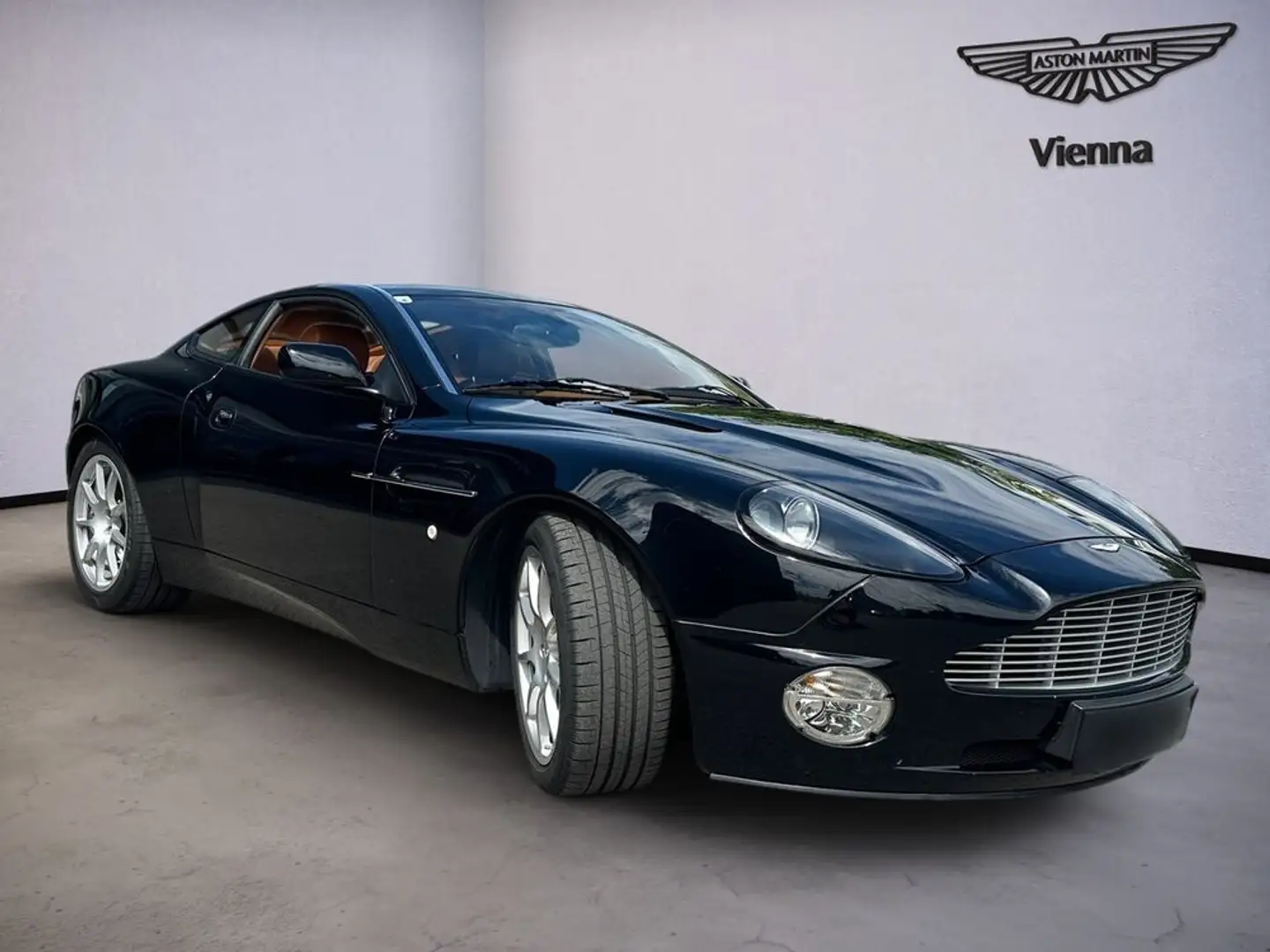 Aston Martin Vanquish V12 / 1 Jahr Aston Martin Garantie Schwarz - 2