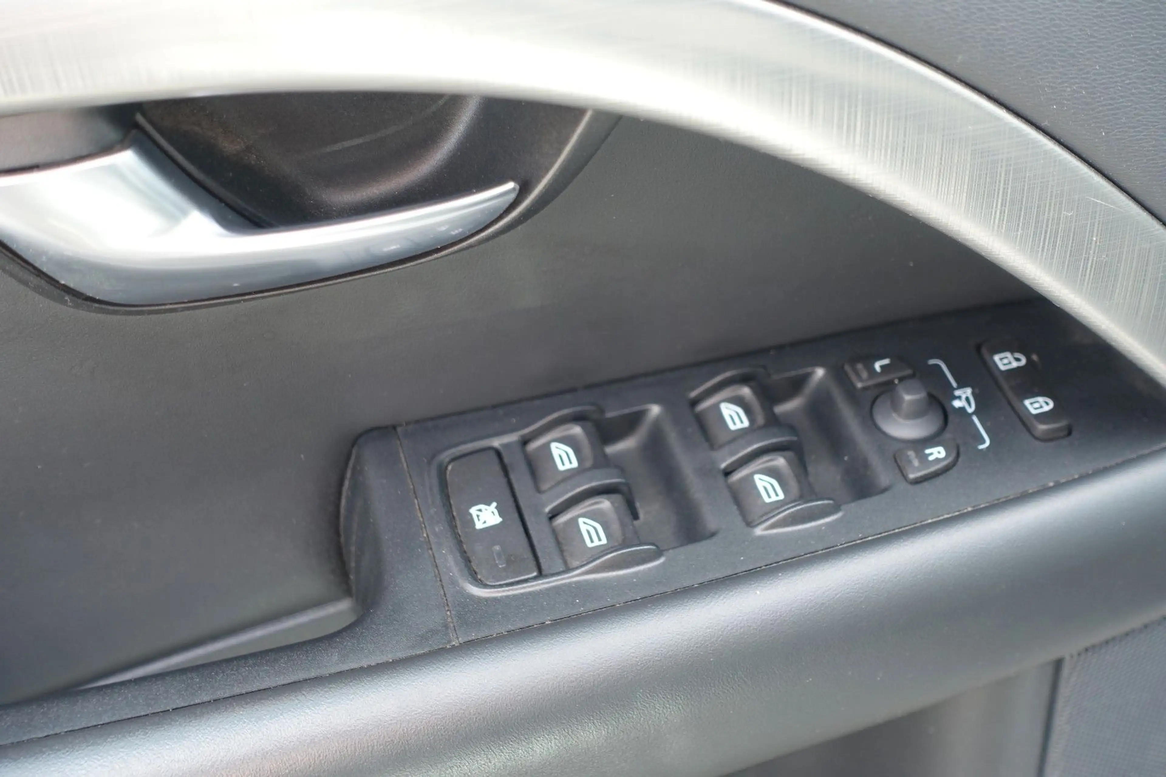 Volvo V70 Kombi Momentum*2.4l*5-ZYLINDER*AUTOMATIK*TEM — photo 3