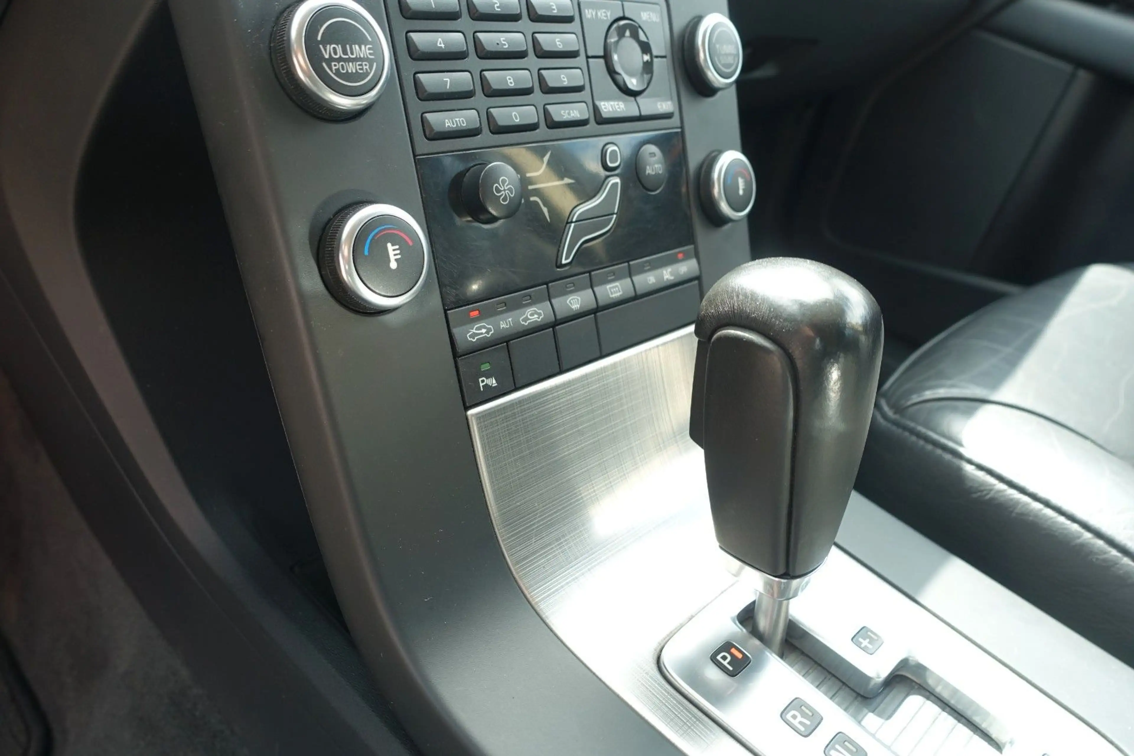 Volvo V70 Kombi Momentum*2.4l*5-ZYLINDER*AUTOMATIK*TEM — photo 8