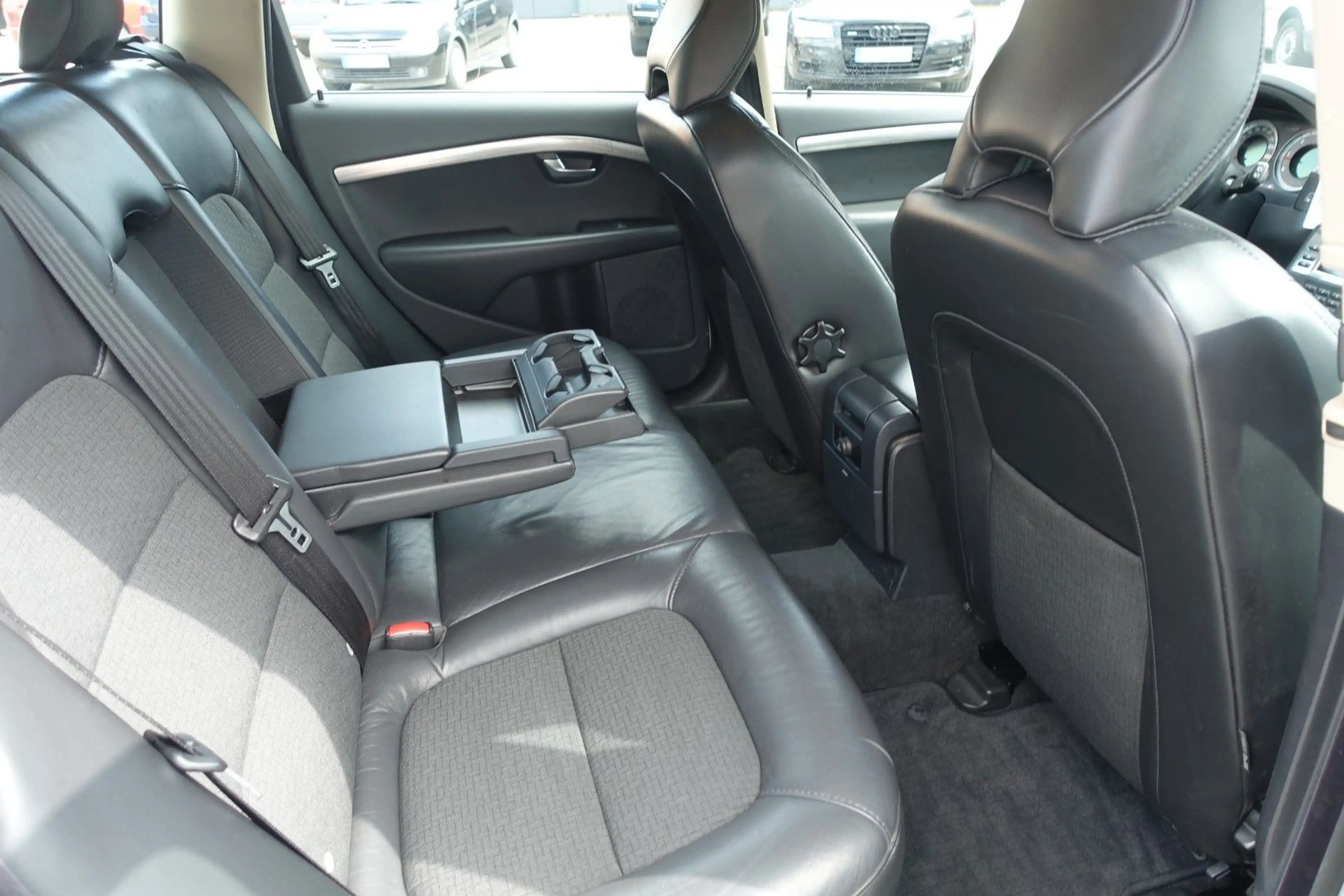 Volvo V70 Kombi Momentum*2.4l*5-ZYLINDER*AUTOMATIK*TEM — photo 14