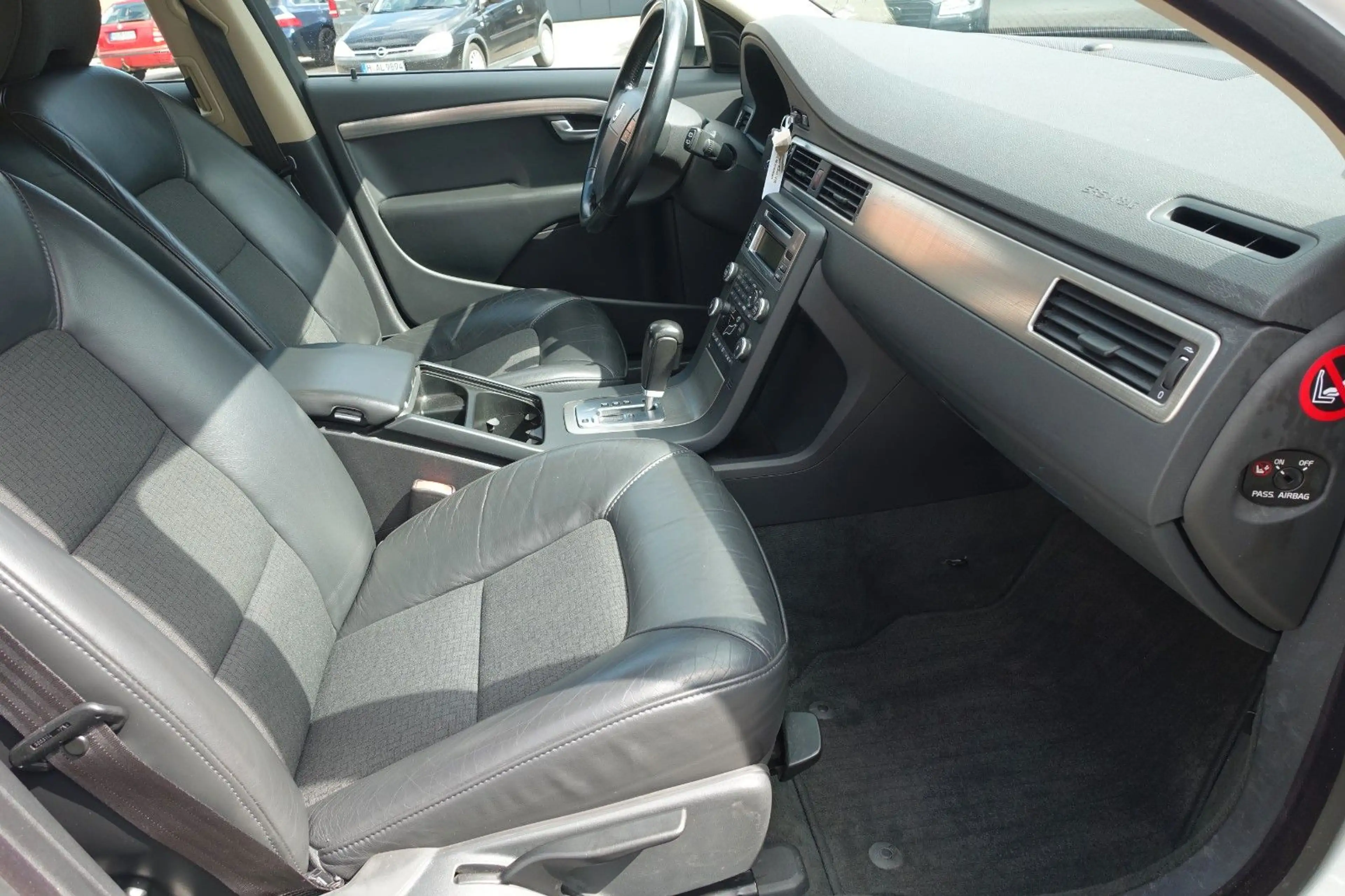 Volvo V70 Kombi Momentum*2.4l*5-ZYLINDER*AUTOMATIK*TEM — photo 9