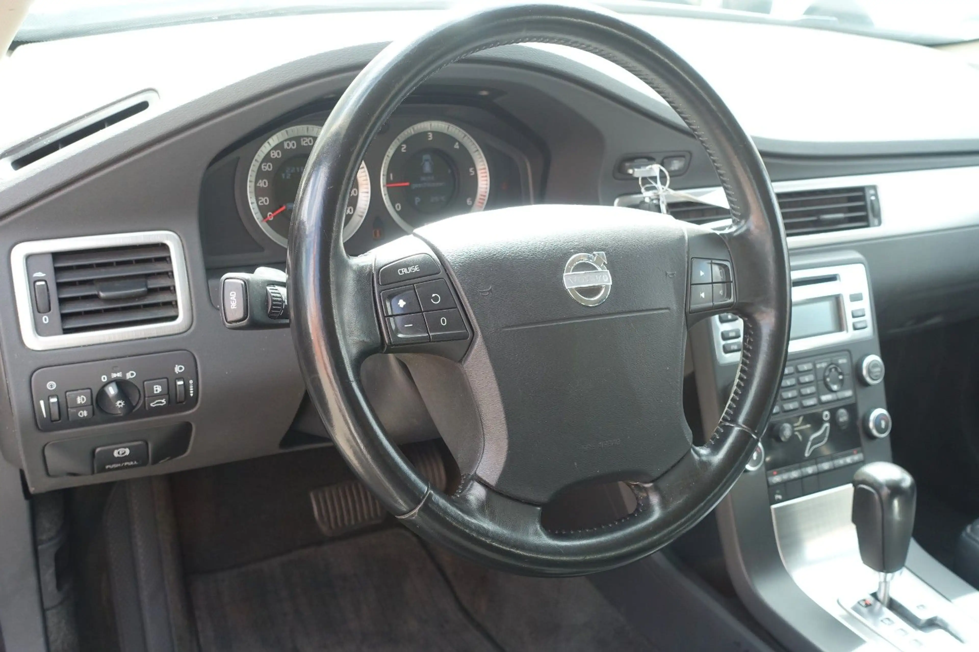 Volvo V70 Kombi Momentum*2.4l*5-ZYLINDER*AUTOMATIK*TEM