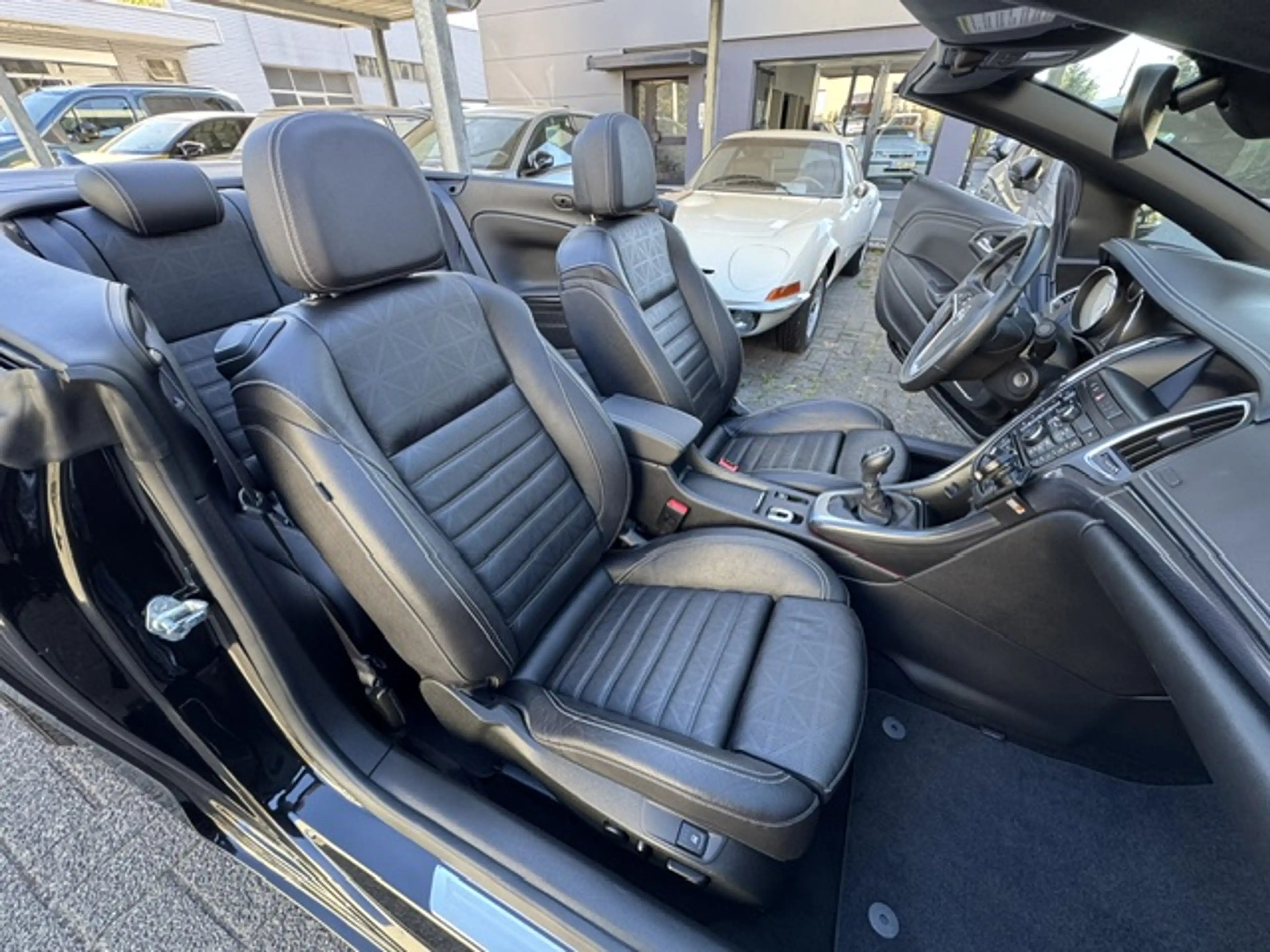 Opel Cascada Active — photo 21