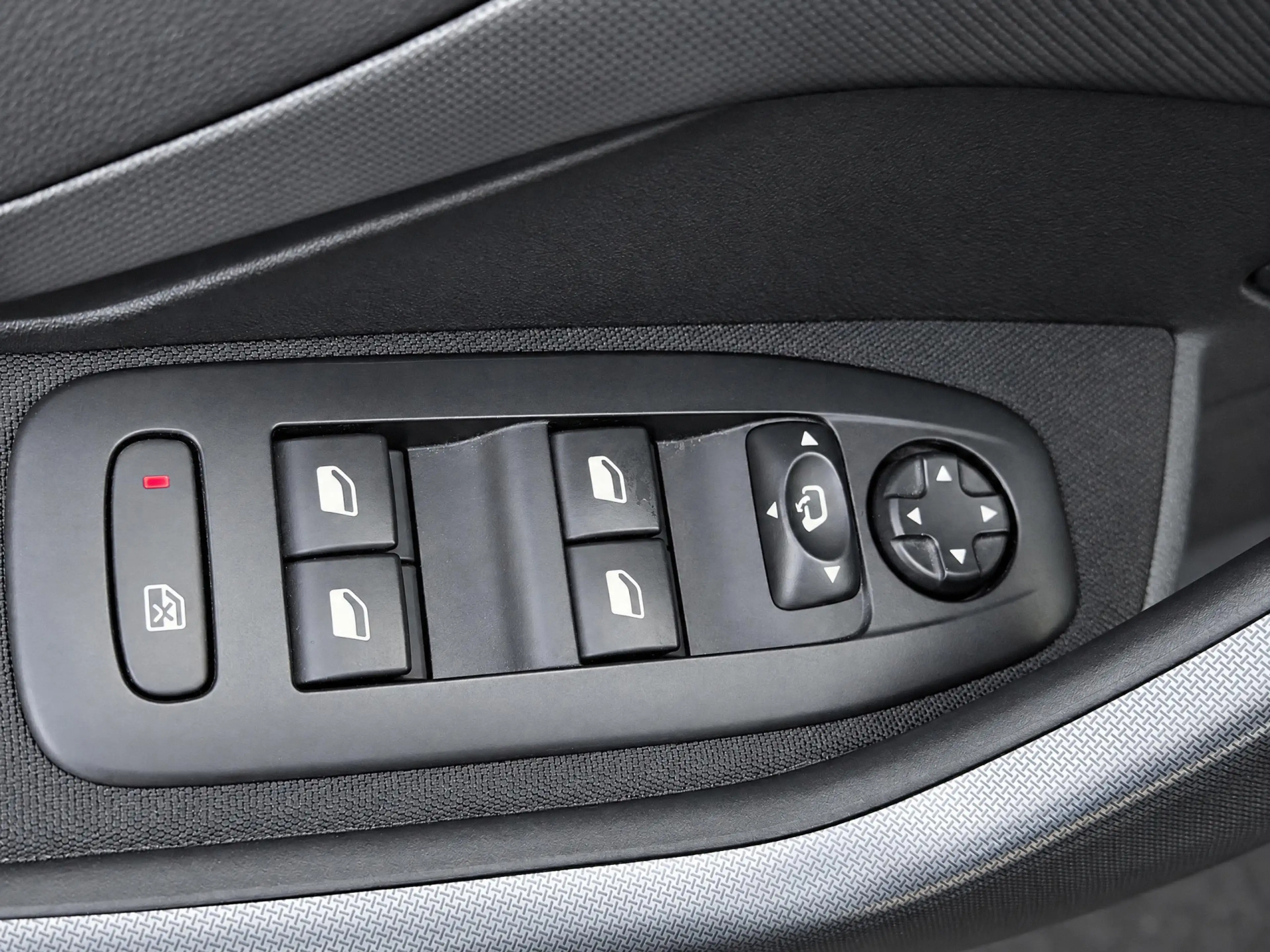 Peugeot 2008 1.2 PureTech 110PK Allure Camera | Navigatie | Par — photo 14