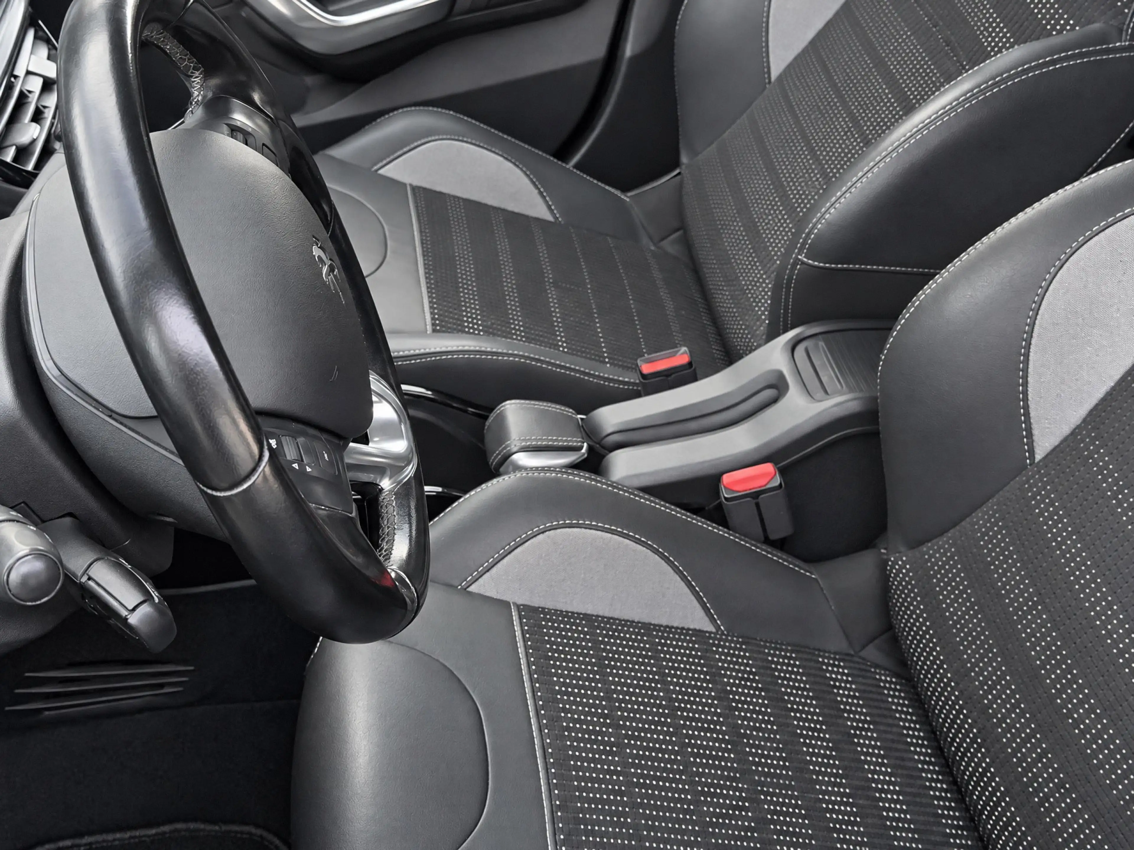 Peugeot 2008 1.2 PureTech 110PK Allure Camera | Navigatie | Par — photo 9