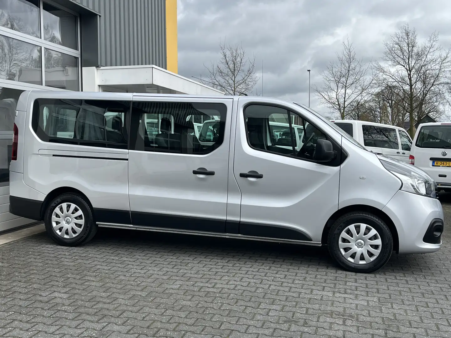Renault Trafic Passenger 8-9 persoons 1.6 dCi Grand Expression En Grijs - 2