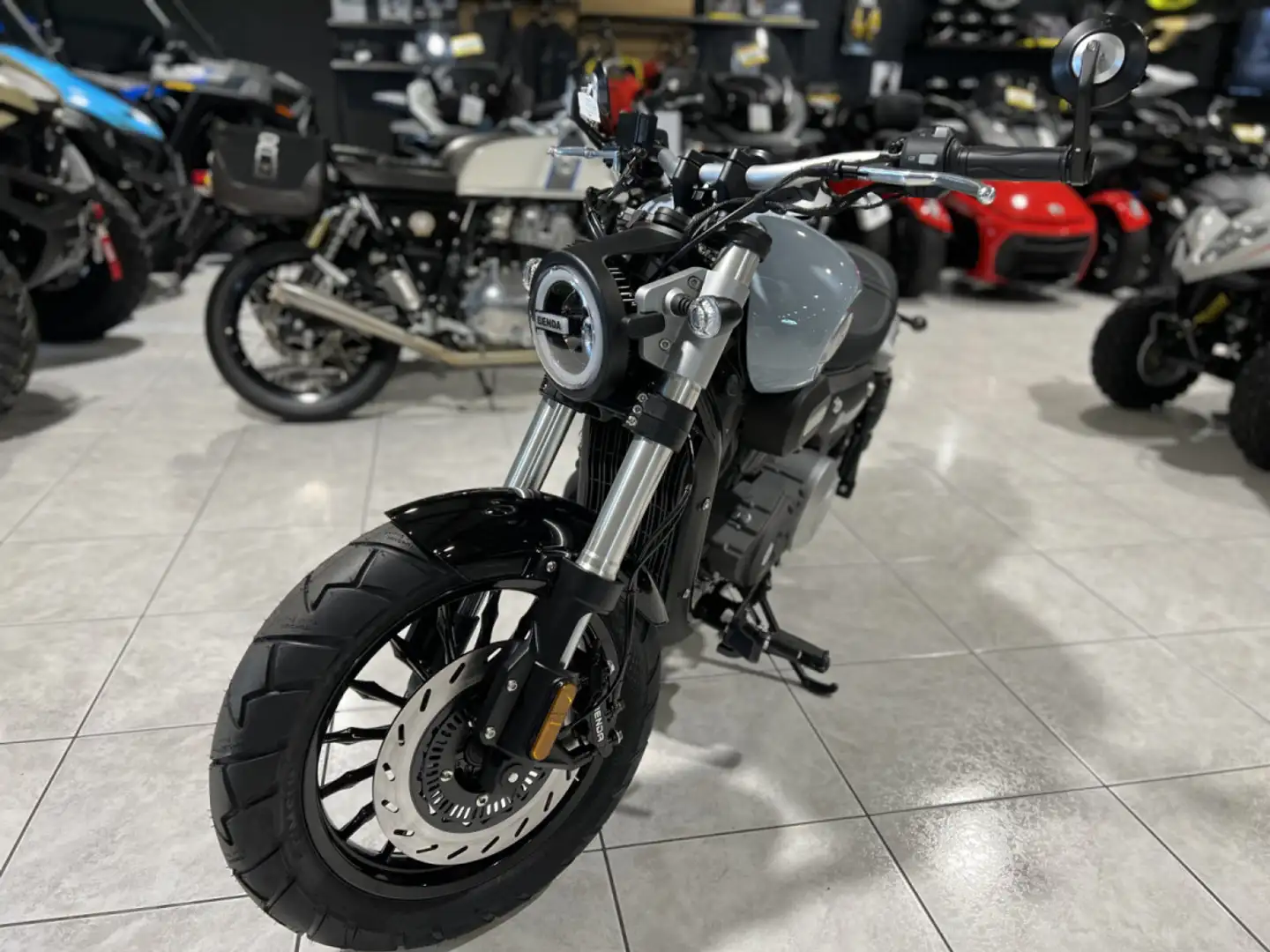 Benda Avengers 125 Blauw - 2